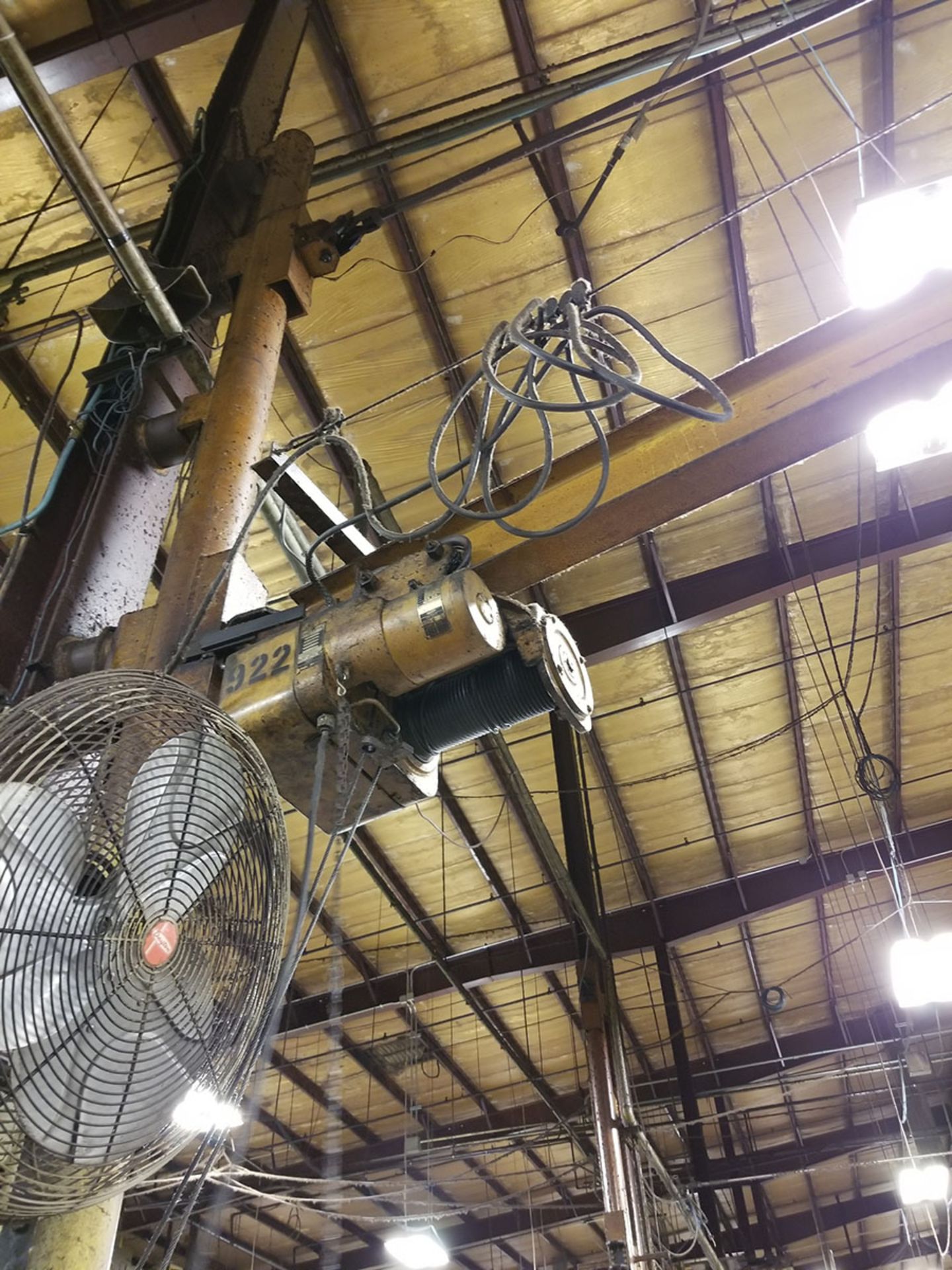 1/2 TON COLUMN MOUNTED JIB CRANE WITH SHAW BOX 1/2 TON ELECTRIC CABLE HOIST WITH PENDANT CONTROL - Image 4 of 6