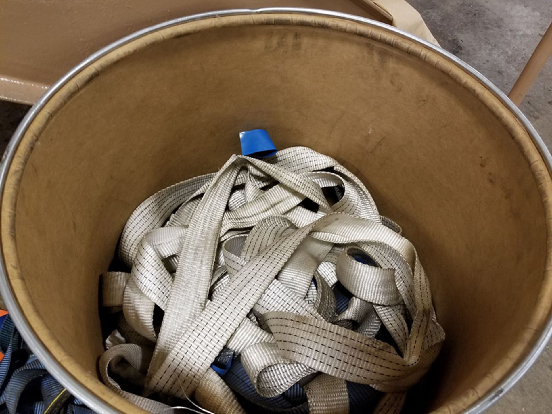 BUCKET OF LIFTING SLINGS & STRAPS - (30+) ASSORTED SIZES AND CAPACITIES - Image 3 of 5