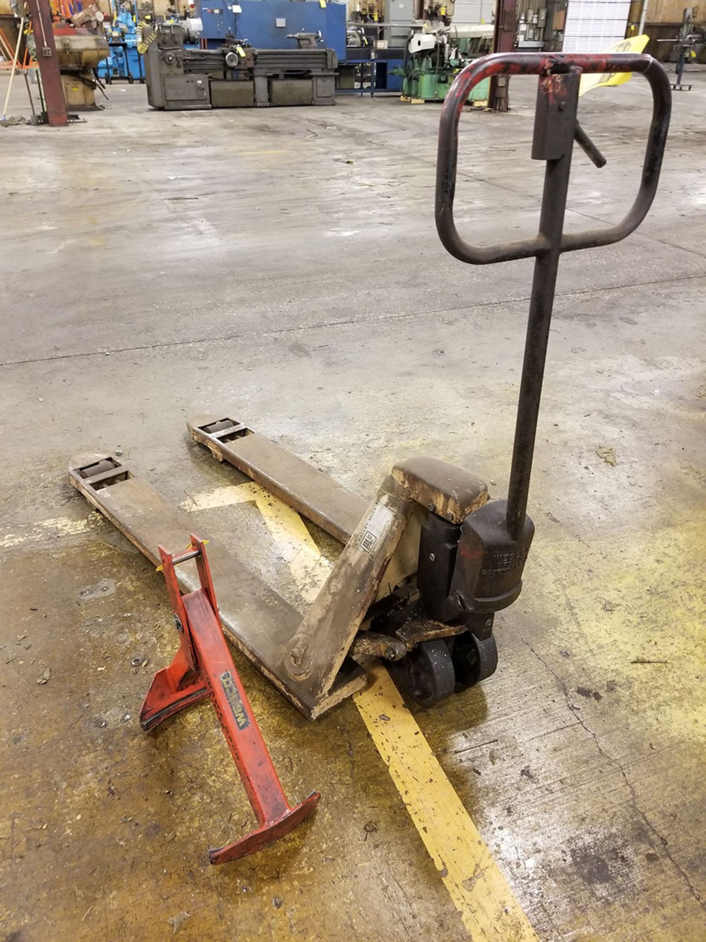 WESCO GRAVITY BARREL CLAMP & PALLET MULE 4,500 LB. HYDRAULIC PALLET JACK - Image 6 of 6