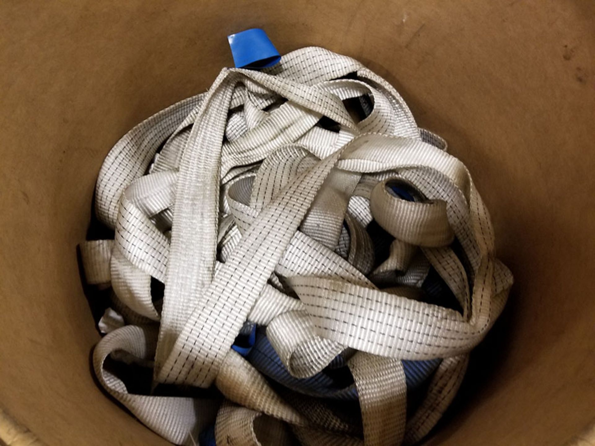 BUCKET OF LIFTING SLINGS & STRAPS - (30+) ASSORTED SIZES AND CAPACITIES - Image 2 of 5