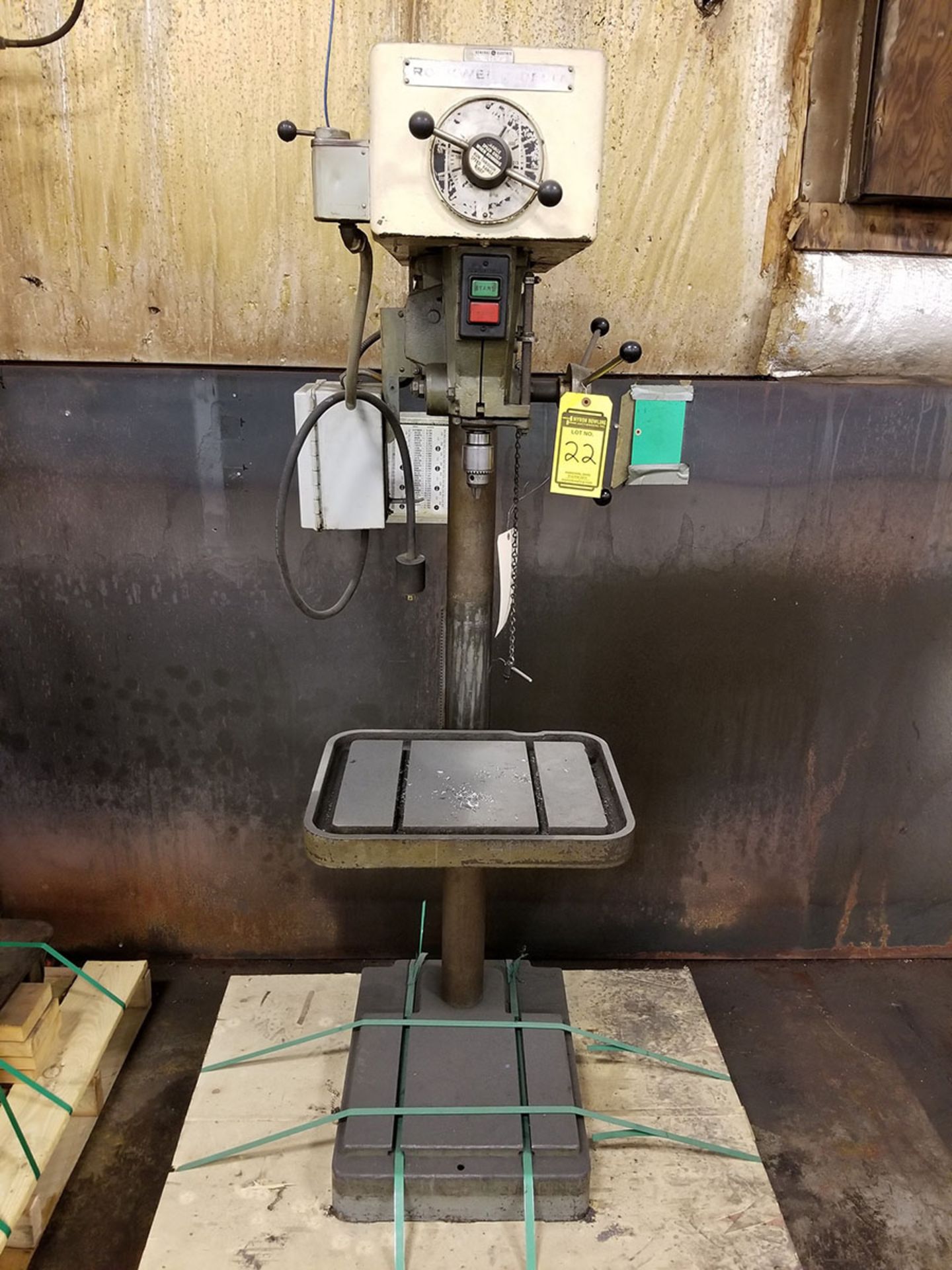 DELTA ROCKWELL VERTICAL DRILL PRESS,  MODEL 17-600, 20 1/2’‘ X 16’‘ TABLE, 1HP, VARIABLE SPEED - Image 2 of 5