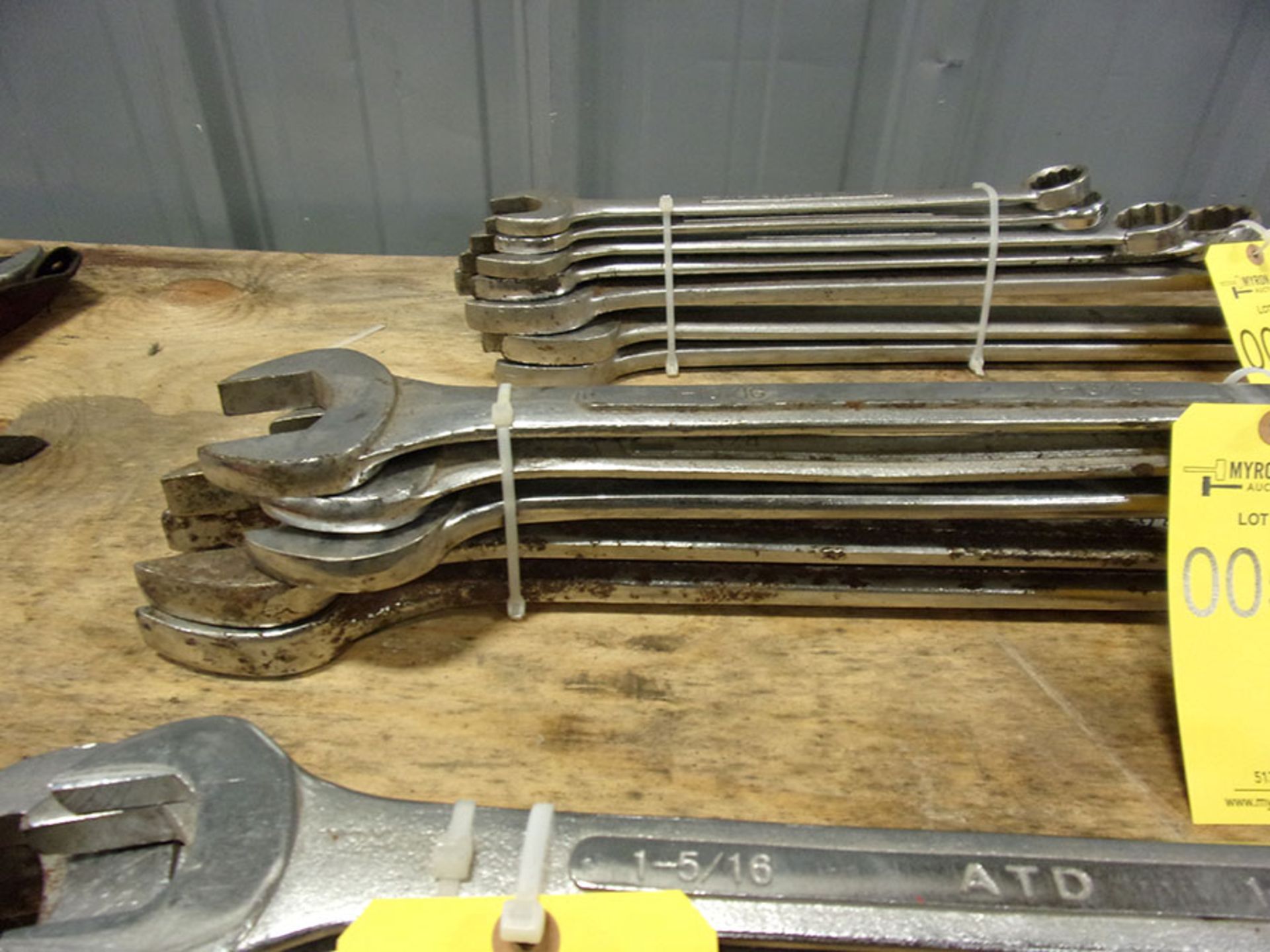 LOT OF COMBINATION WRENCHES