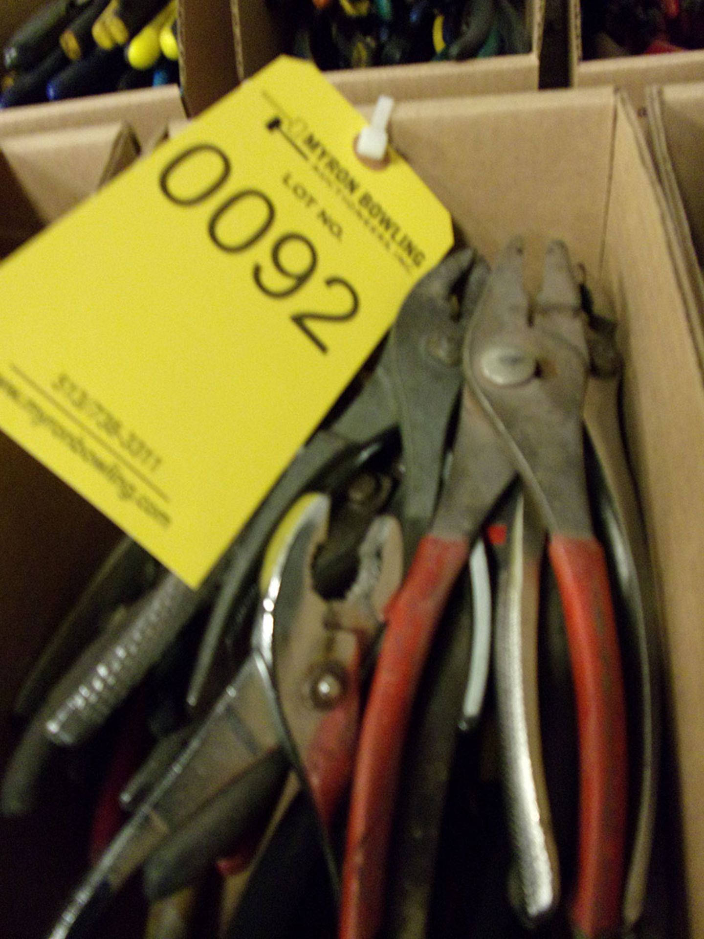 LOT OF PLIERS