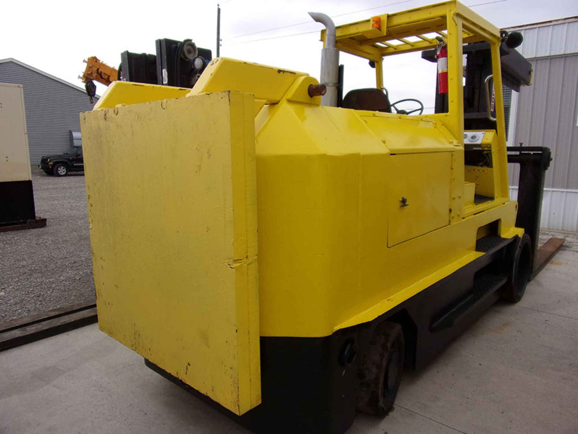 TAYLOR 40,000 LB. CAPACITY DIESEL FORKLIFT WITH PIN ON FACTORY COUNTERWEIGHT, 8' FORKS, 0754-6 - Image 2 of 3