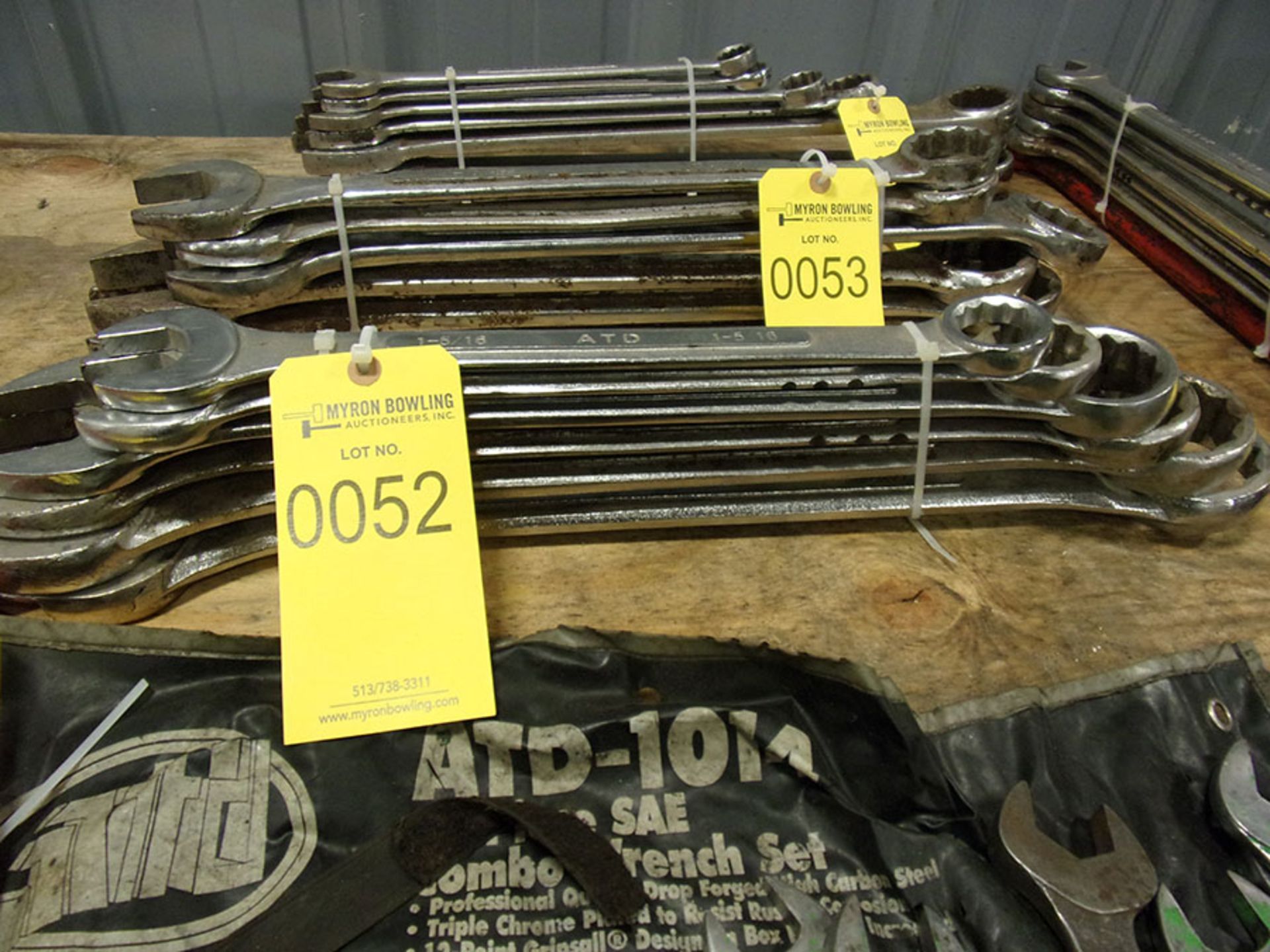 LOT OF COMBINATION WRENCHES