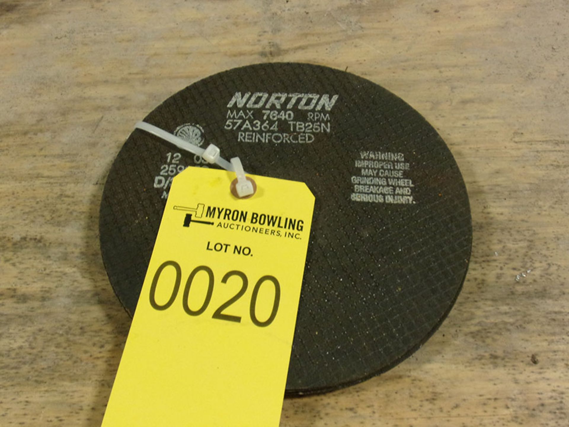 LOT OF NORTON GRINDING WHEELS