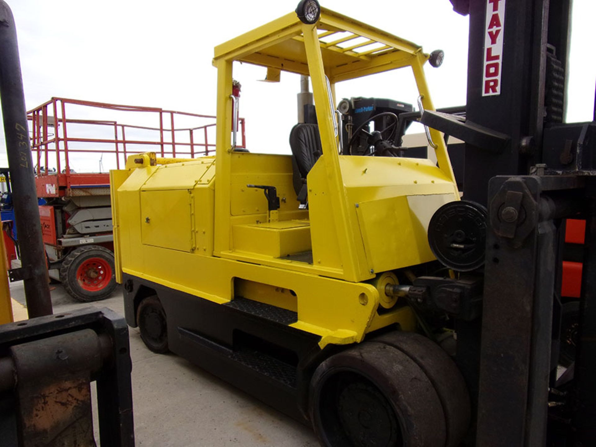 TAYLOR 40,000 LB. CAPACITY DIESEL FORKLIFT WITH PIN ON FACTORY COUNTERWEIGHT, 8' FORKS, 0754-6