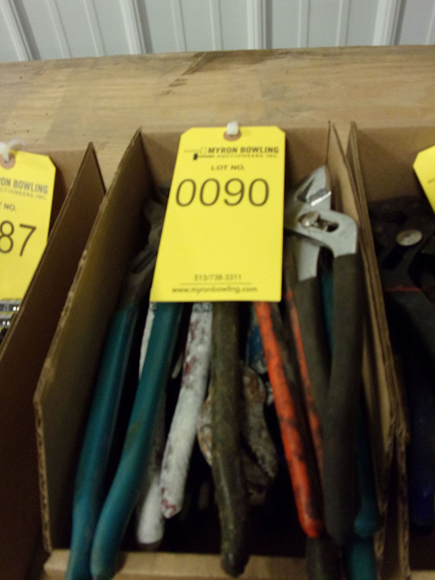 LOT OF PLIERS