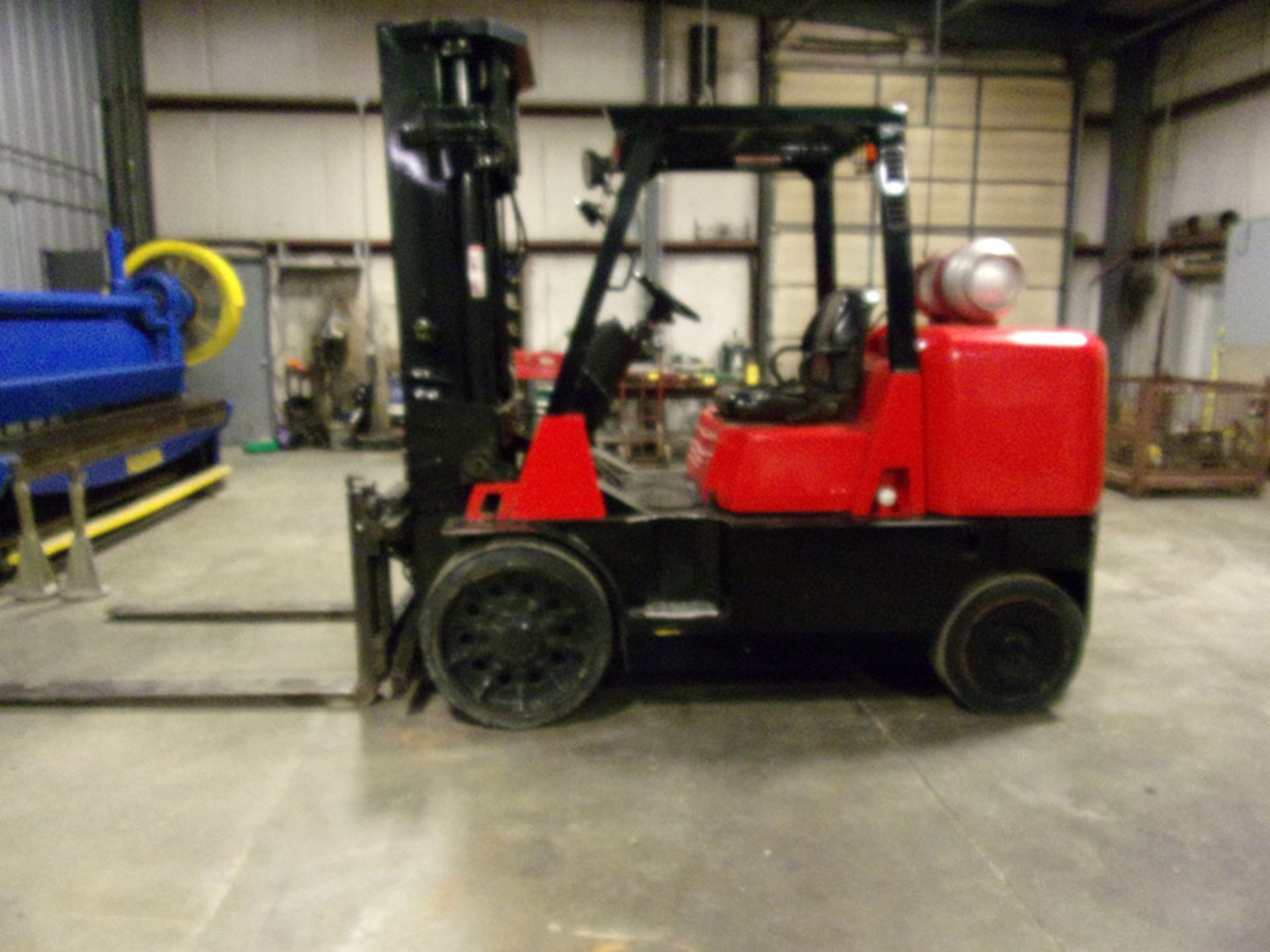 2003 CATERPILLAR 15,000 LB. CAPACITY LP FORKLIFT, MODEL GC70K, 5' FORKS, SIDESHIFT, 3-STAGE MAST,