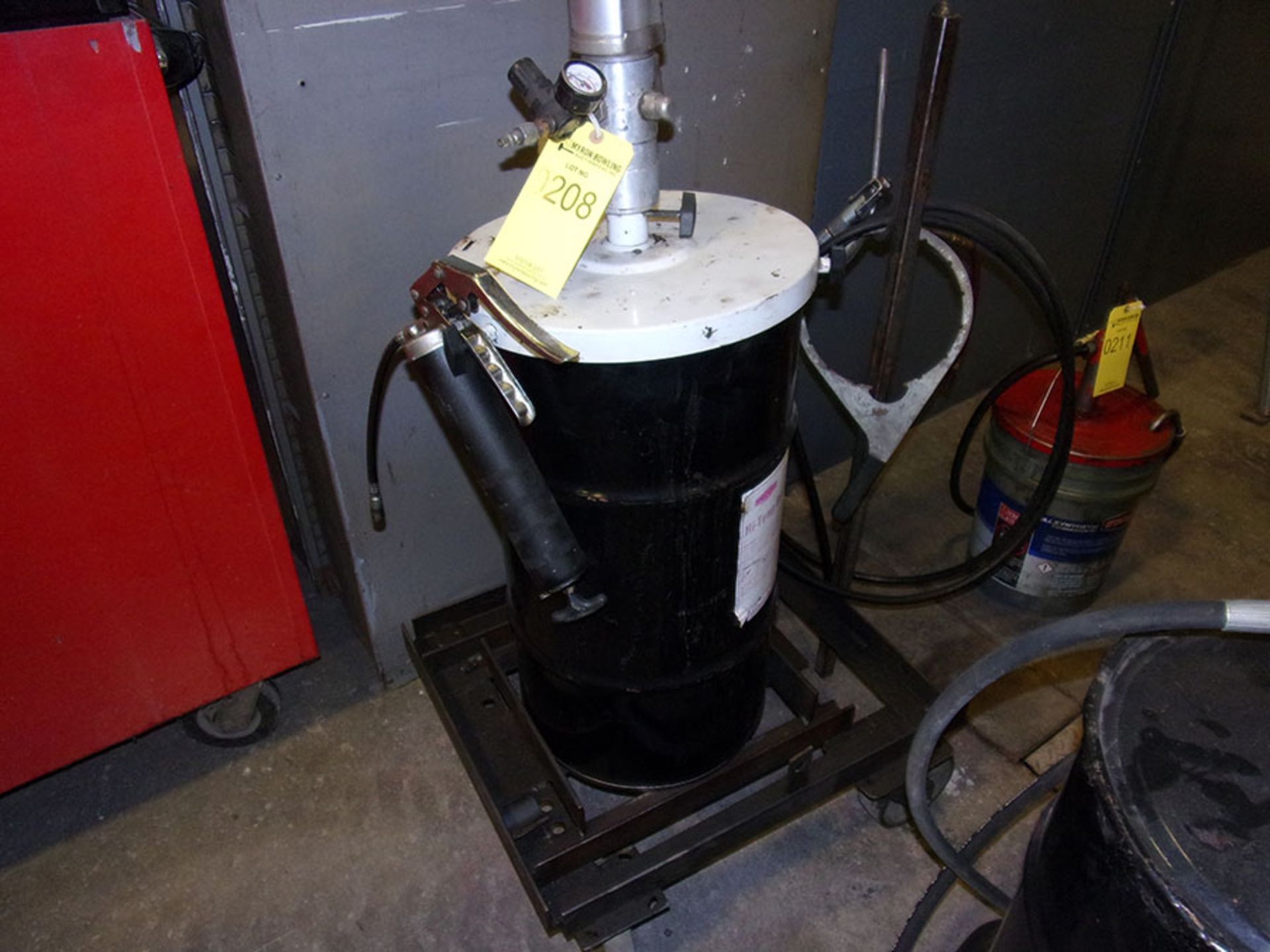 PNEUMATIC GREASE PUMP