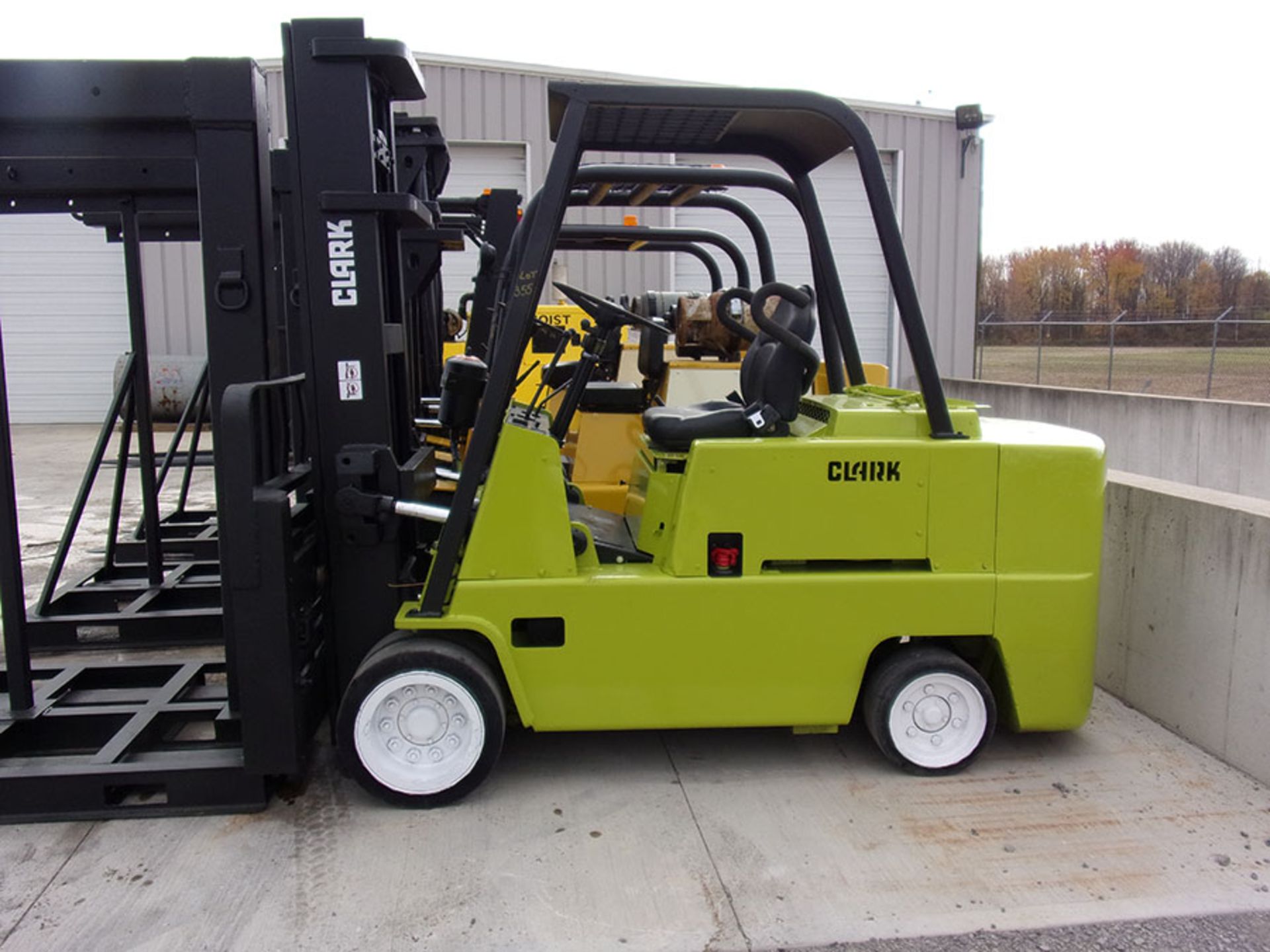 CLARK 12,000 LB. CAPACITY GAS FORKLIFT, MODEL C500-120, S/N 915-32-2556, 138'' LIFT, 6' FORKS WITH