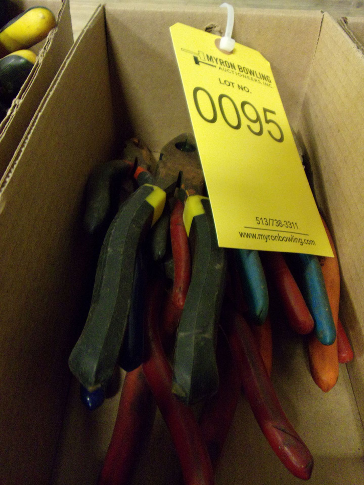 LOT OF WIRE CUTTERS