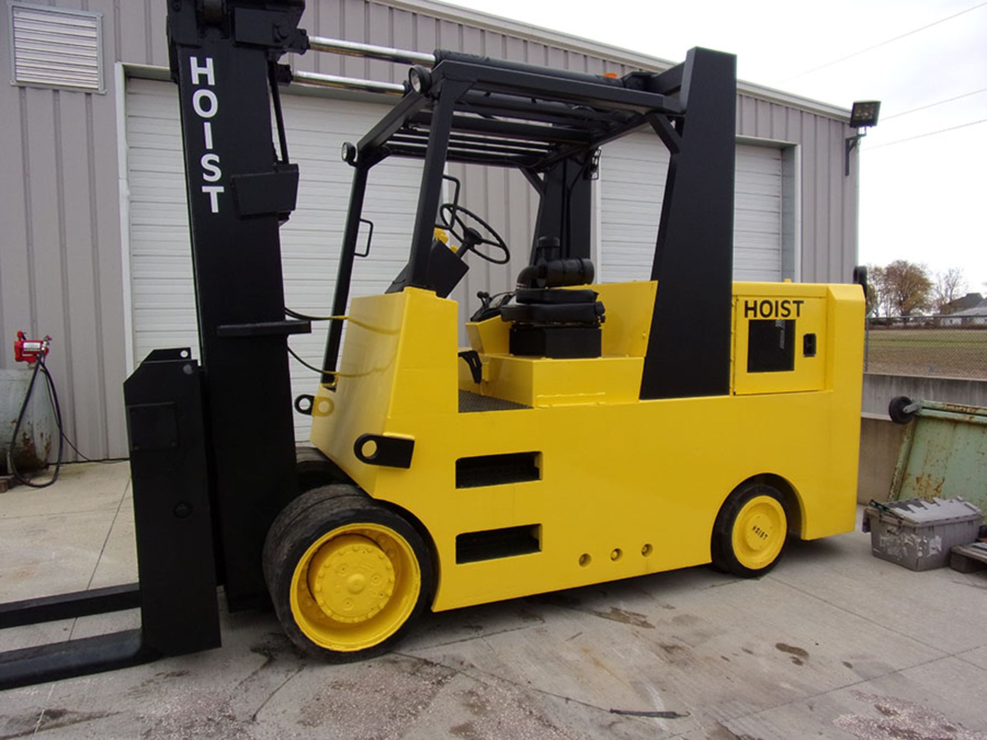 1996 HOIST 40,000 LB. LP FORKLIFT, S/N 21027, 120'' LIFT, SIDESHIFT, POWER FORK POSITIONER, GM