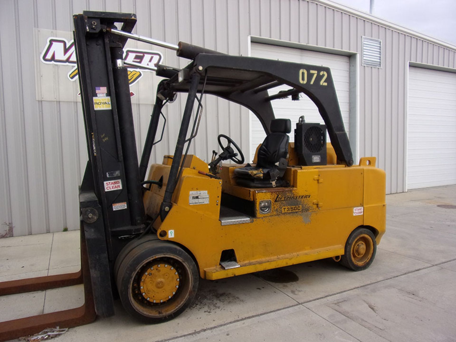 ROYAL LIFTMASTER T350C LP FORKLIFT, 35,000 LB. CAPACITY, 3-STAGE MAST, 8' FORKS, S/N L1072