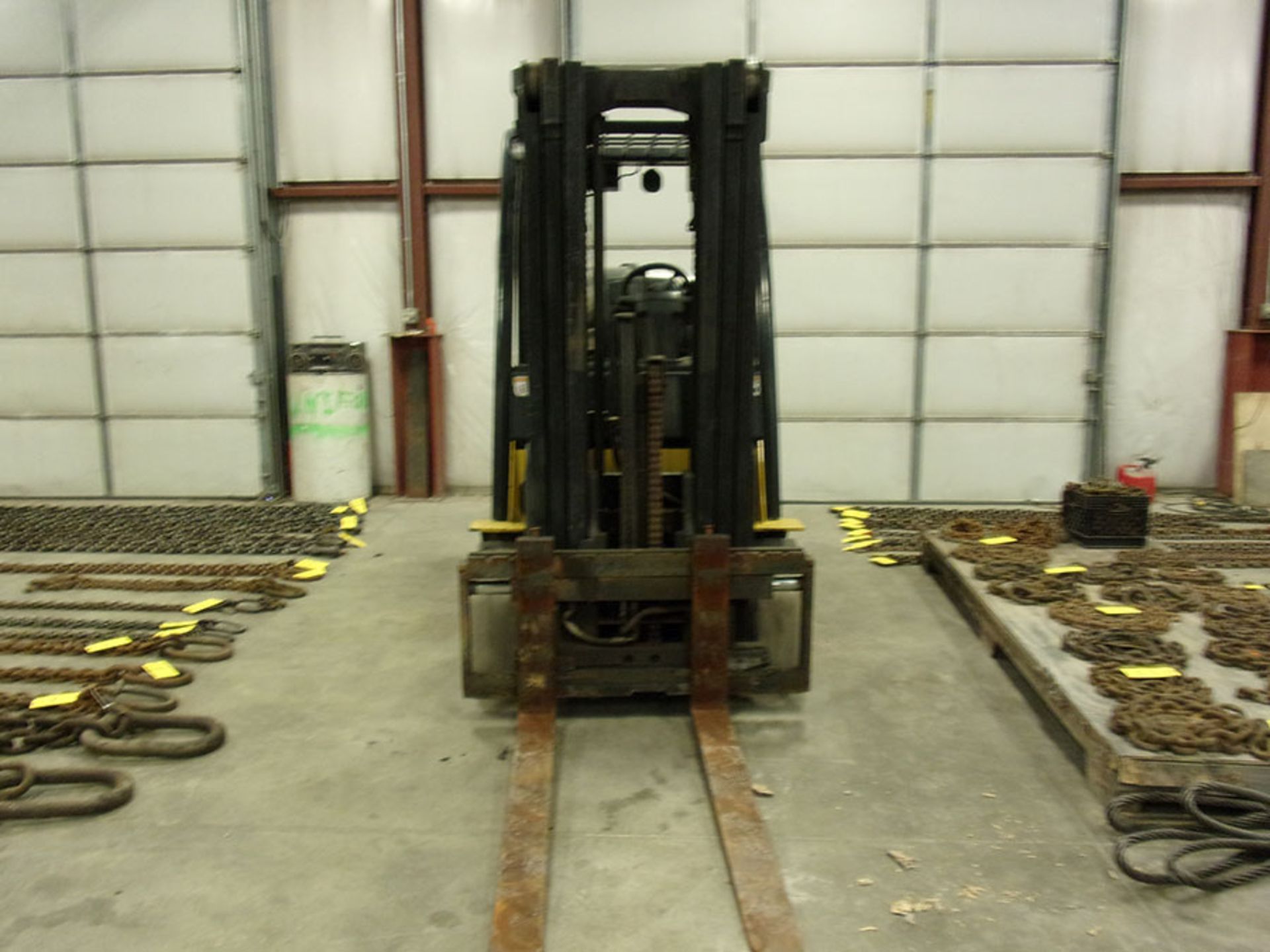 YALE 8,000 LB. CAPACITY FORKLIFT, 3-STAGE MAST, SIDESHIFT, 54'' FORKS, 17,135 HOURS, S/N - Image 2 of 3