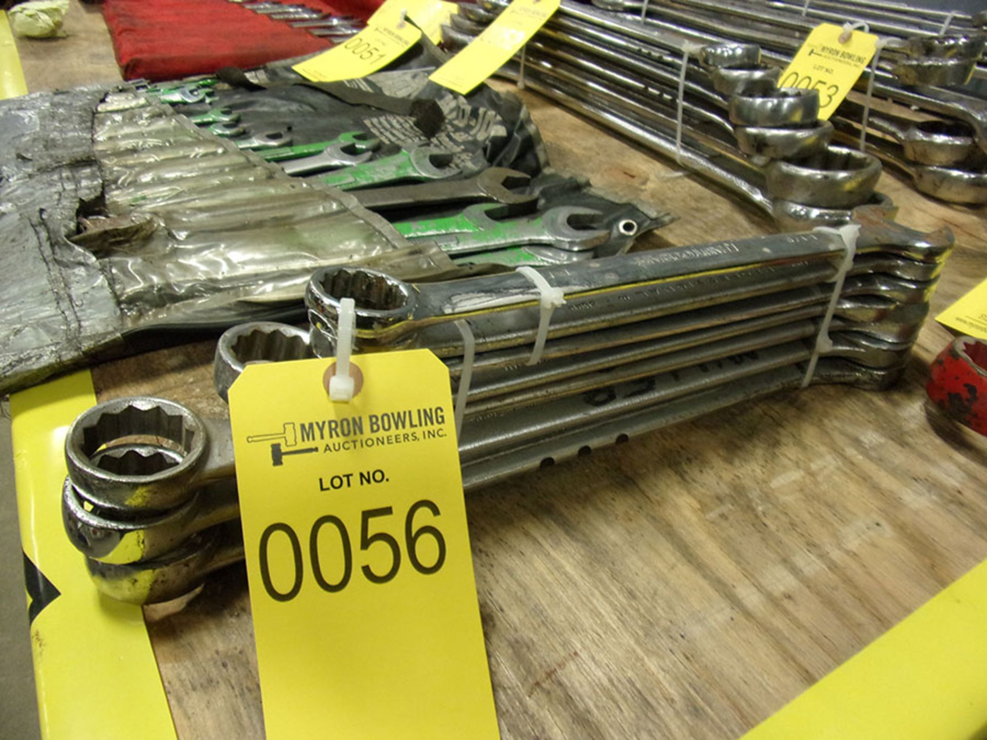 LOT OF COMBINATION WRENCHES