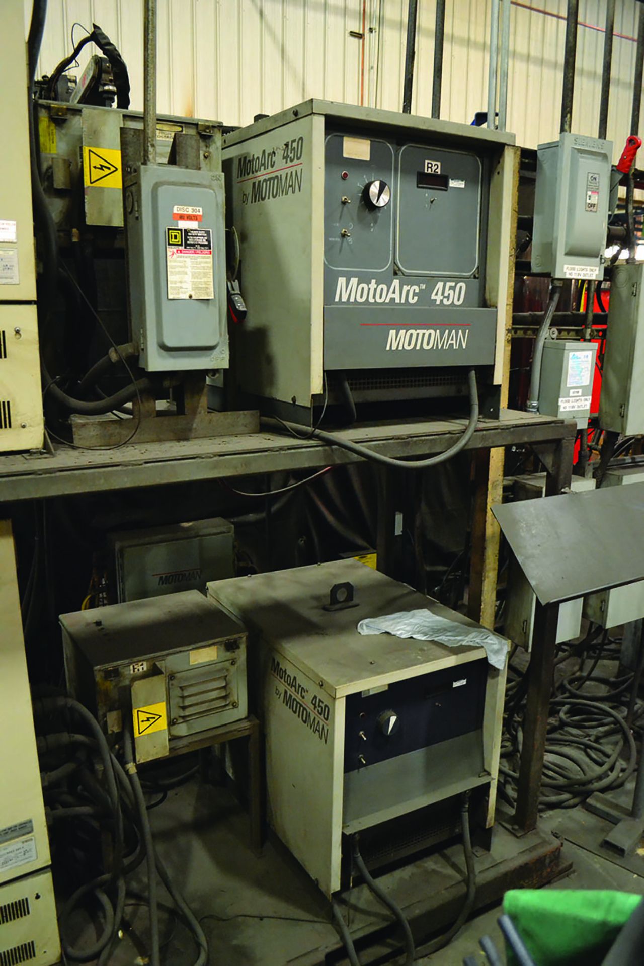 2001 MOTOMAN WELDING ROBOTS; (2) UP 20-6 WELDING ROBOTS, (2) ROTARY WELDING POSITIONERS, (2) 450 - Image 3 of 4