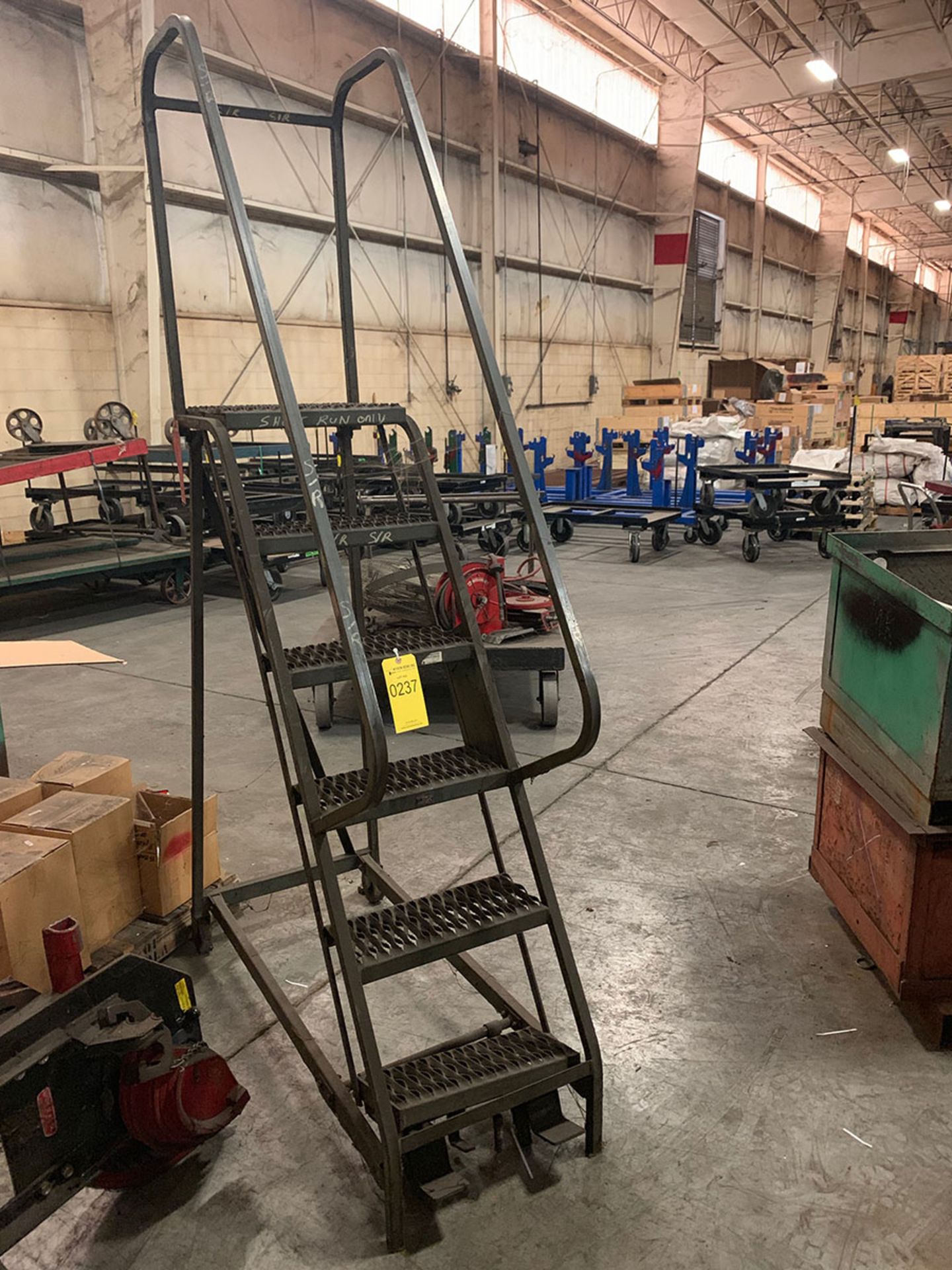 60'' ROLLING STEP LADDER