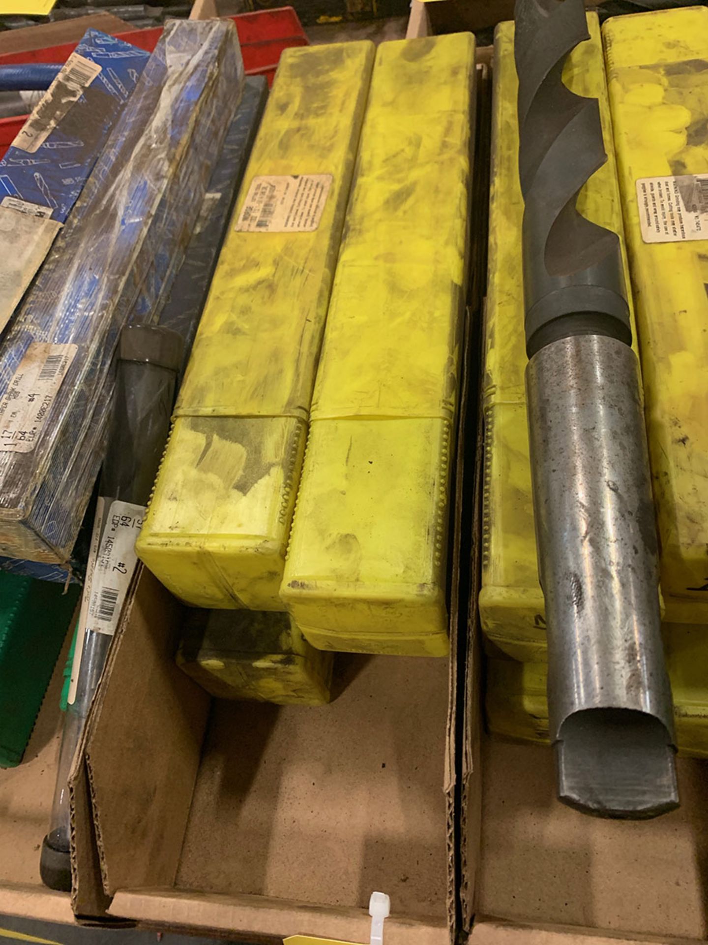 LOT OF ASSORTED SIZE DRILL BITS