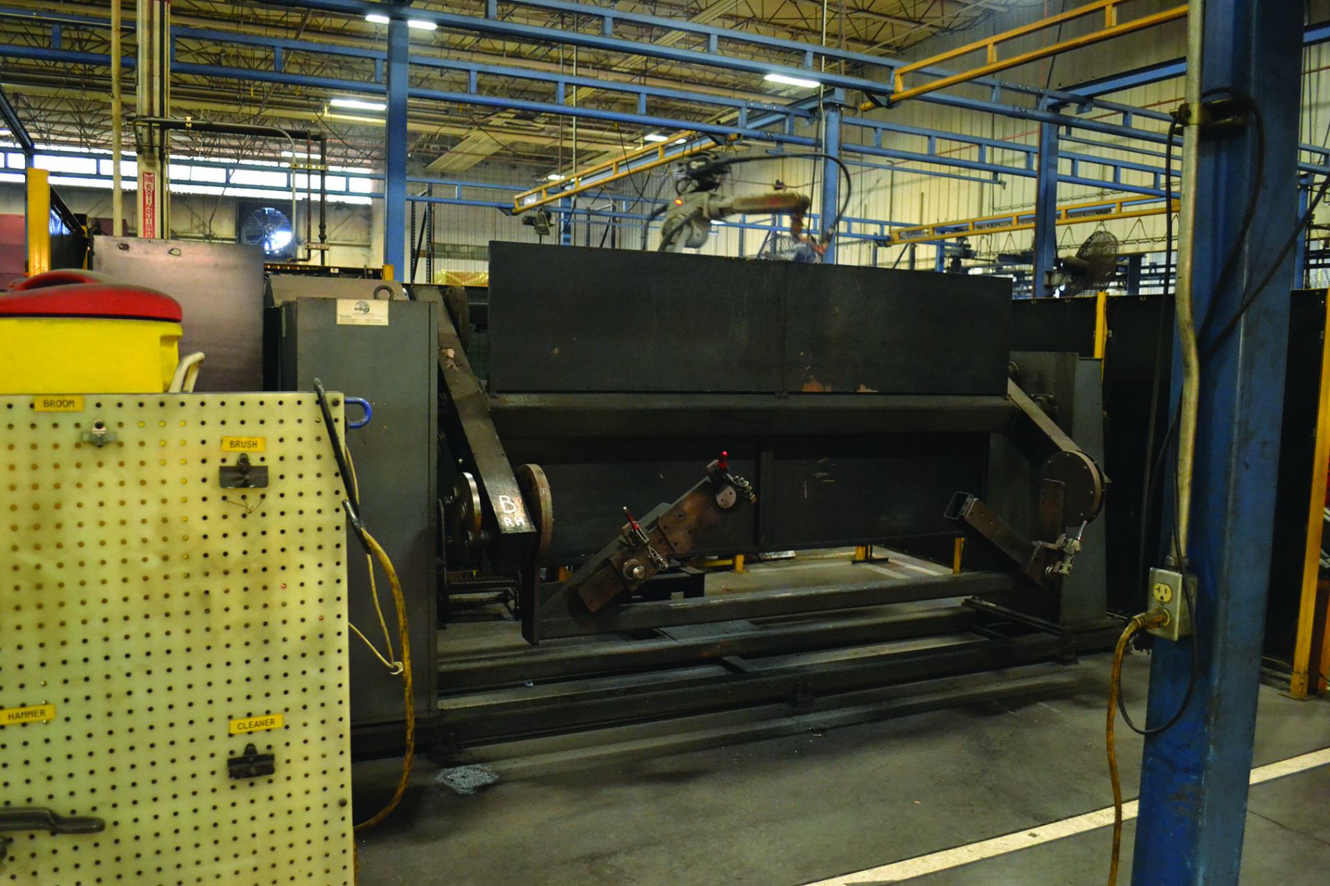 2001 MOTOMAN WITH 120 ROTARY TRUNNION & 2001 MOTOMAN UP20 ROBOT MILLER AXCESS, 450 WELDING POWER - Image 5 of 9