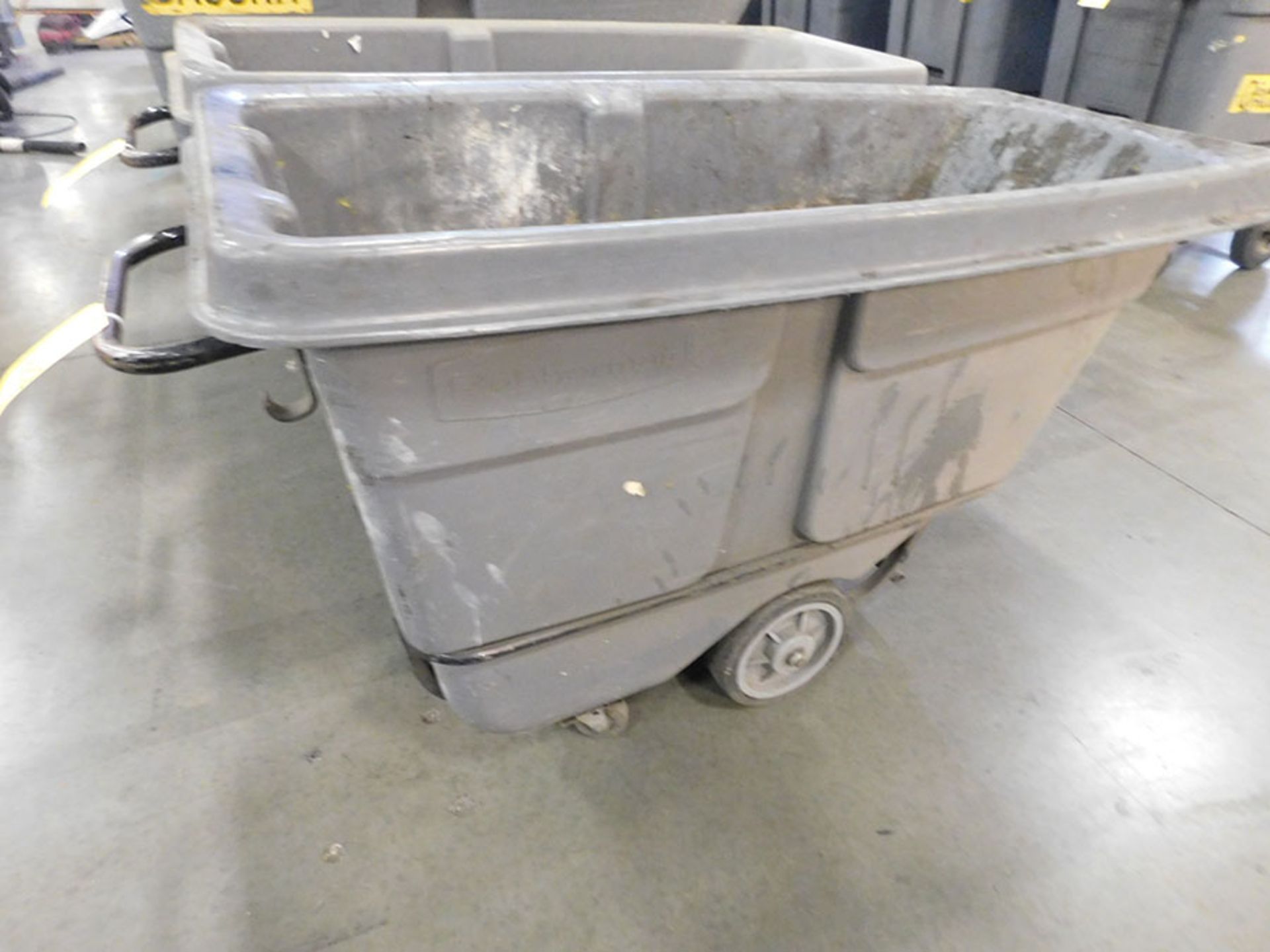 RUBBERMAID 1/2 YARD WASTE HOPPER