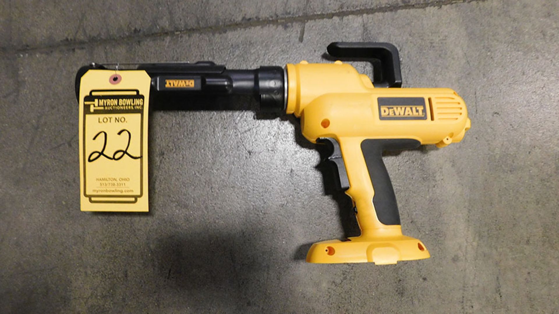 DEWALT 18 VOLT CORDLESS ADHESIVE GUN; MODEL DC545K, S/N 25466, TYPE 2