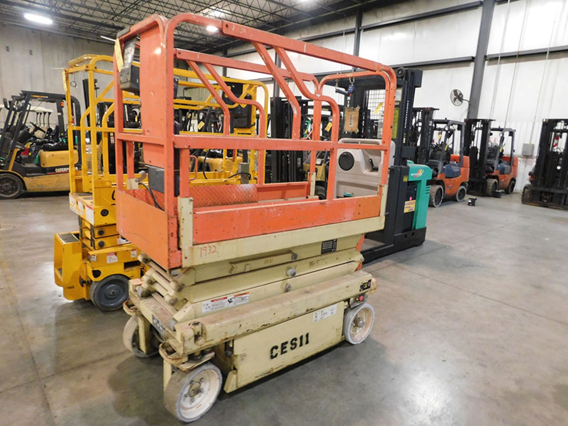 JLG SCISSOR LIFT; MODEL 2632, S/N 0200109834, 500 LB. CAPACITY