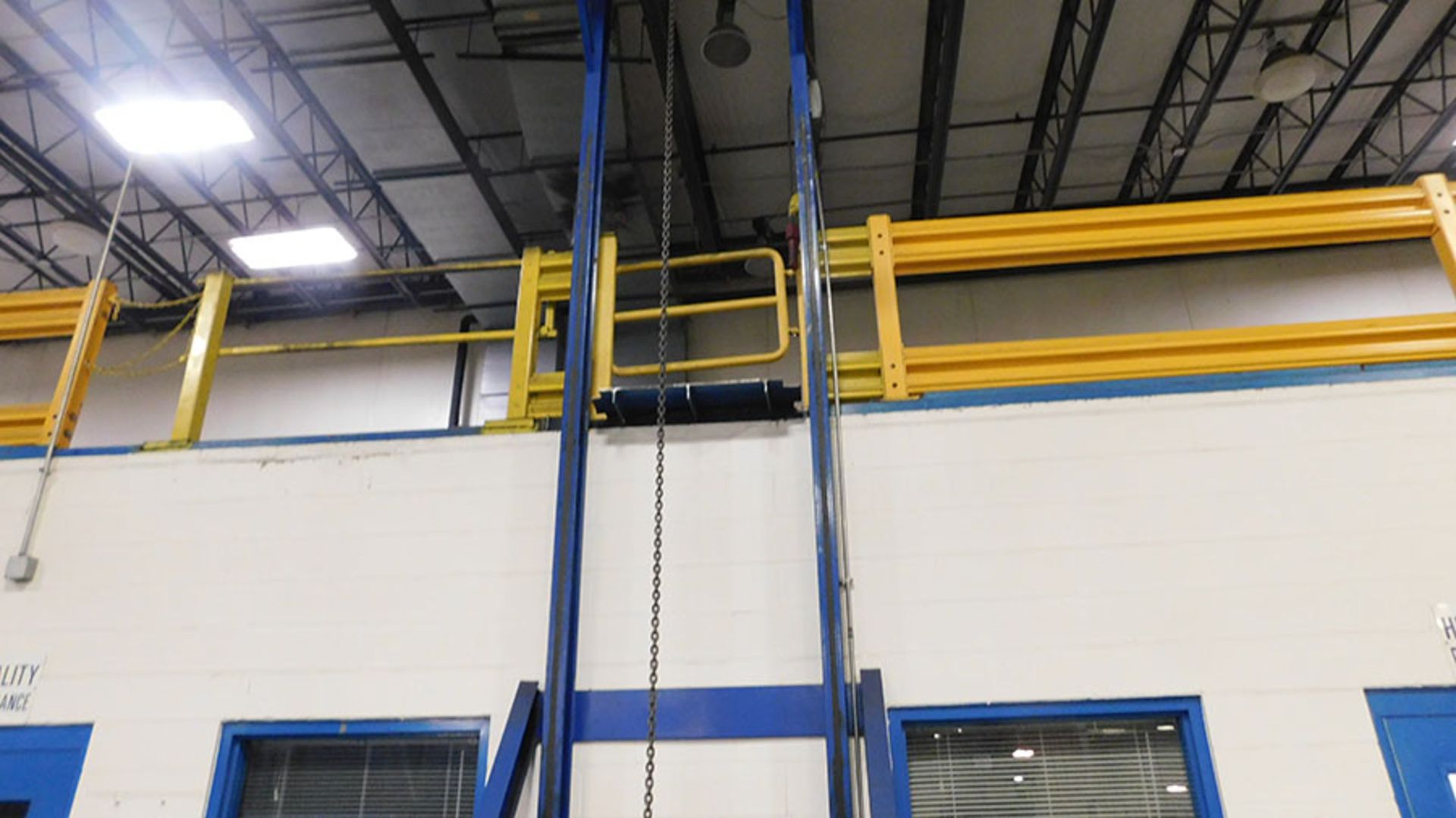 400-LB. CAPACITY SMALL FREIGHT ELEVATOR WITH CM LODESTAR HOIST - Image 4 of 6