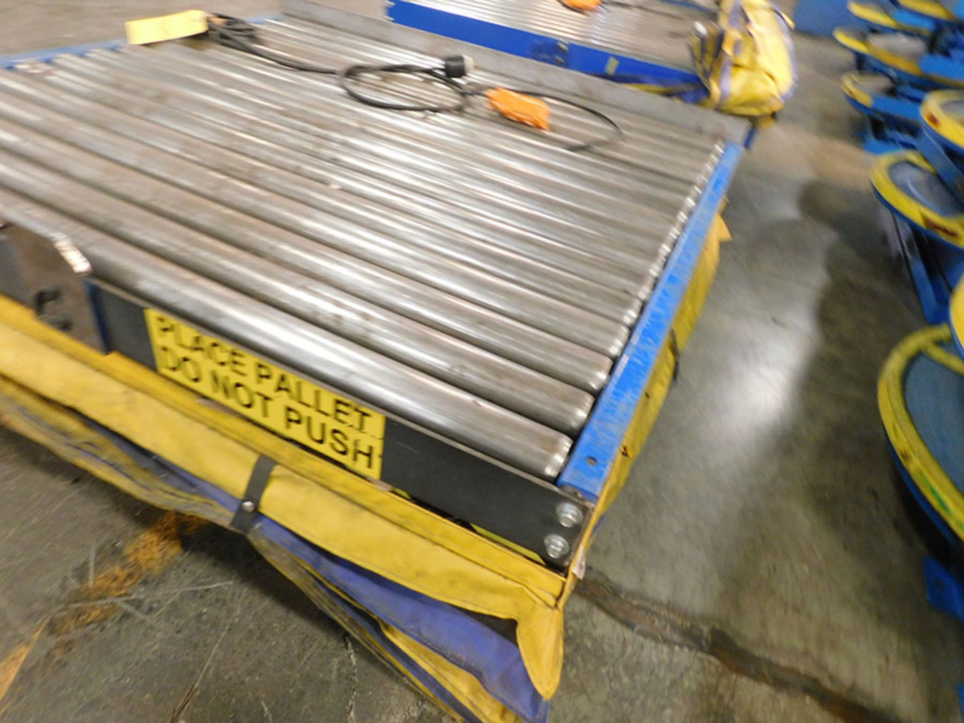 LEWCO SCISSOR LIFT TABLE WITH ROLLING CONVEYOR TOP AND BAILEY CONTROL - Image 3 of 3