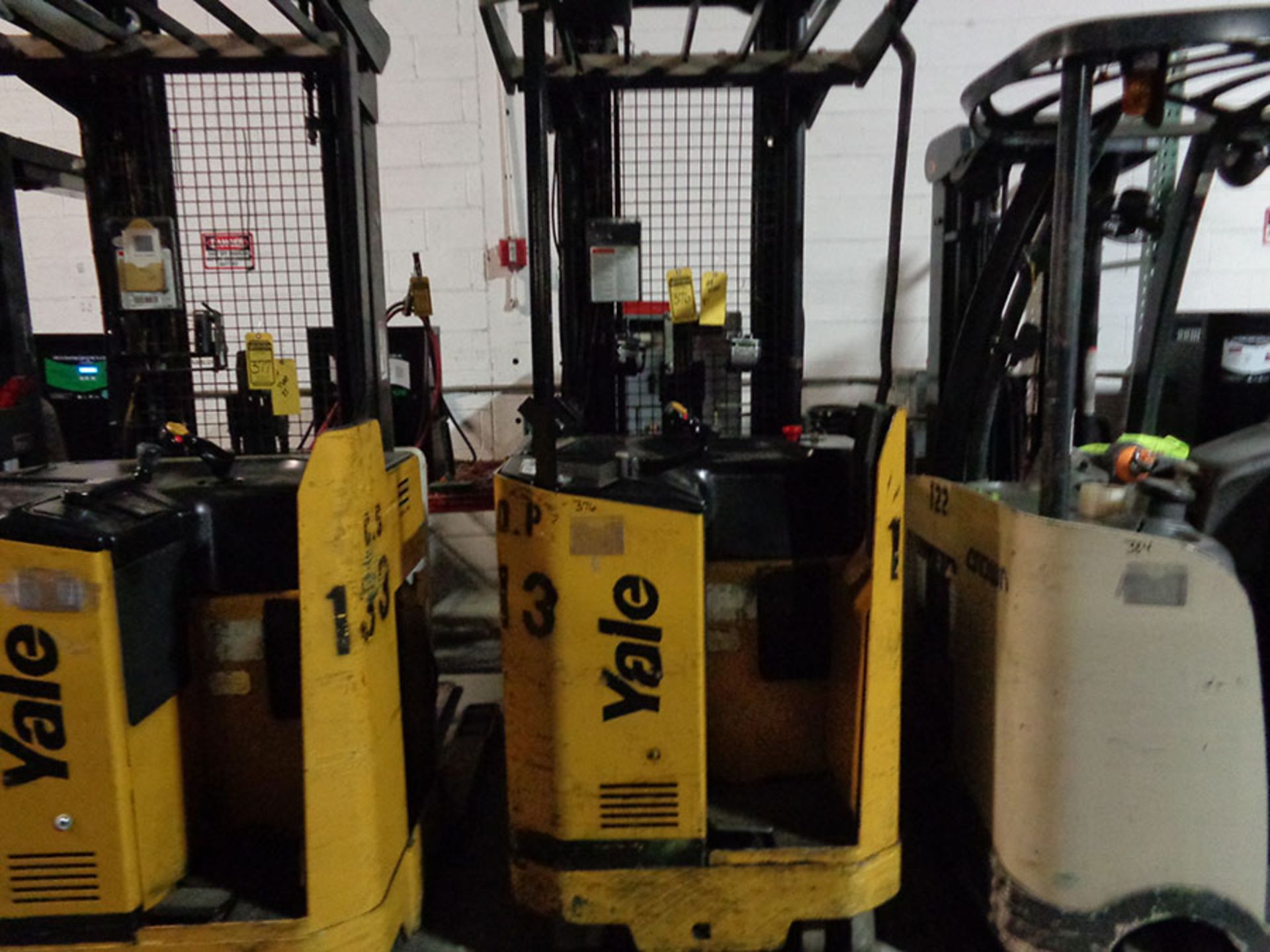 2004 YALE 3,500 LB. CAPACITY ELECTRIC REACH TRUCK; MODEL NR035AENM24TE107, 24V, 42'' FORKS, 242''