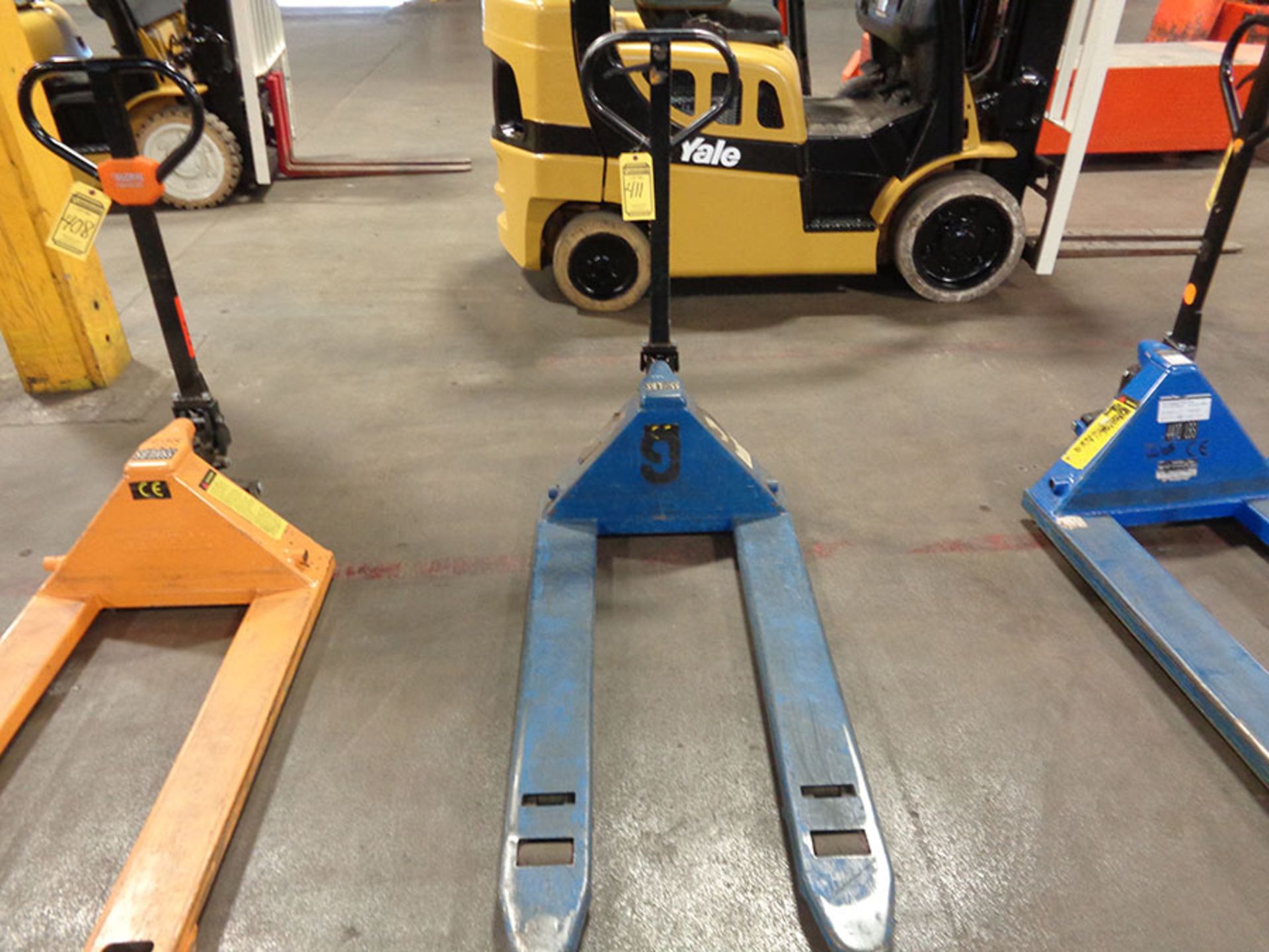 GRAINGER 4,400 LB. CAPACITY PALLET JACK