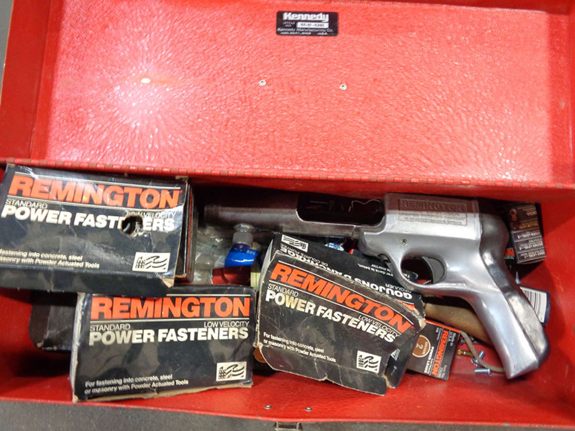REMINGTON POWDER ACTUATED TOOL WITH LOADS & FASTENERS