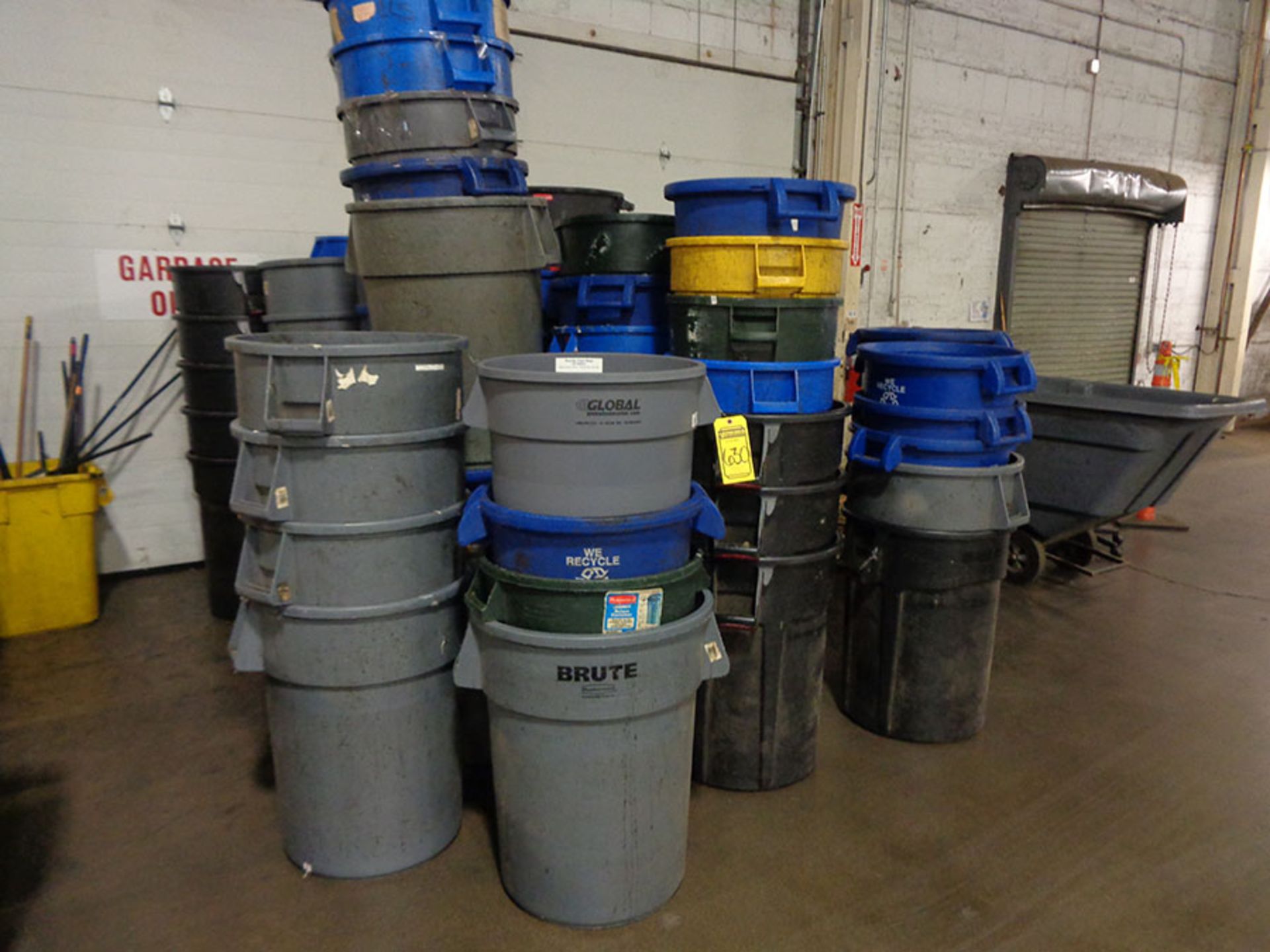 LARGE LOT OF GARBAGE CANS