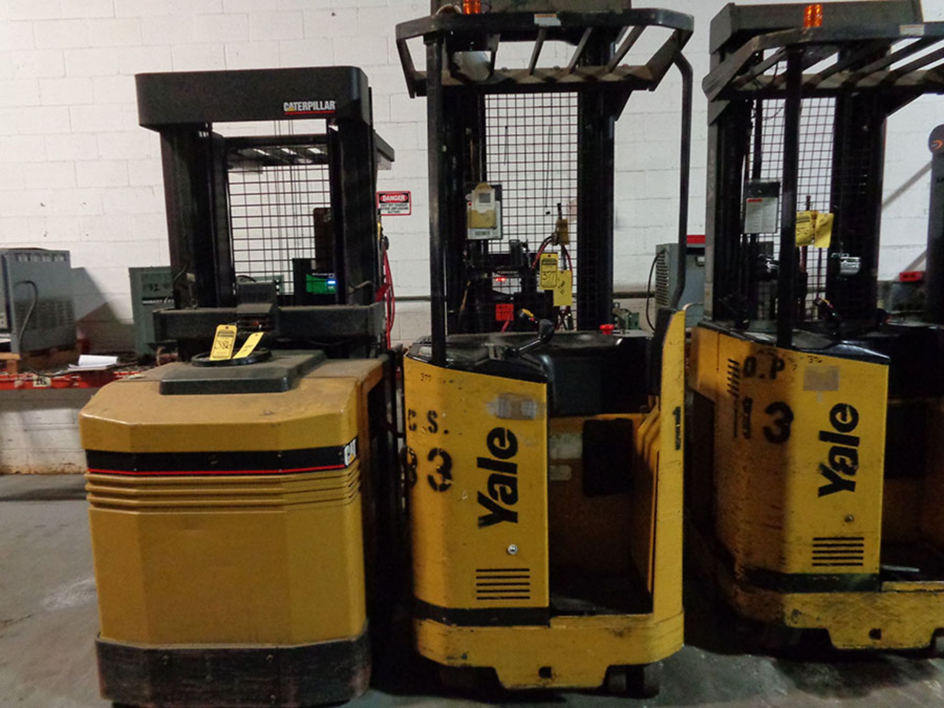 2004 YALE 3,500 LB. CAPACITY ELECTRIC REACH TRUCK; MODEL NR035AENM24TE107, 24V, 42'' FORKS, 242''