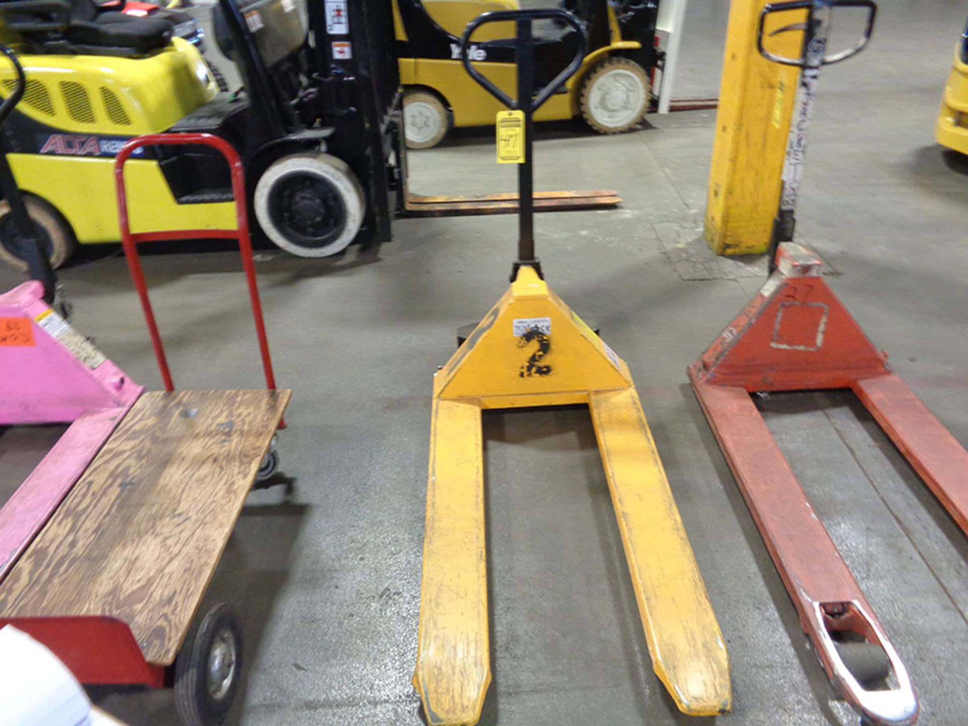 ULINE 2,200 LB. CAPACITY PALLET JACK