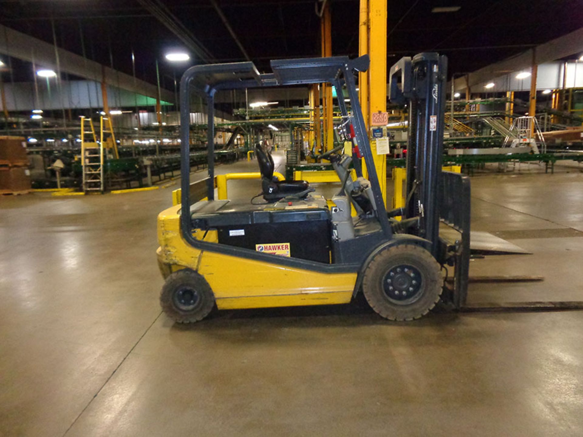 LINDE 7,300 LB. CAPACITY ELECTRIC FORKLIFT; 3-STAGE MAST, SIDESHIFT, MODEL R60-40, 190.5'' MAX - Image 3 of 3