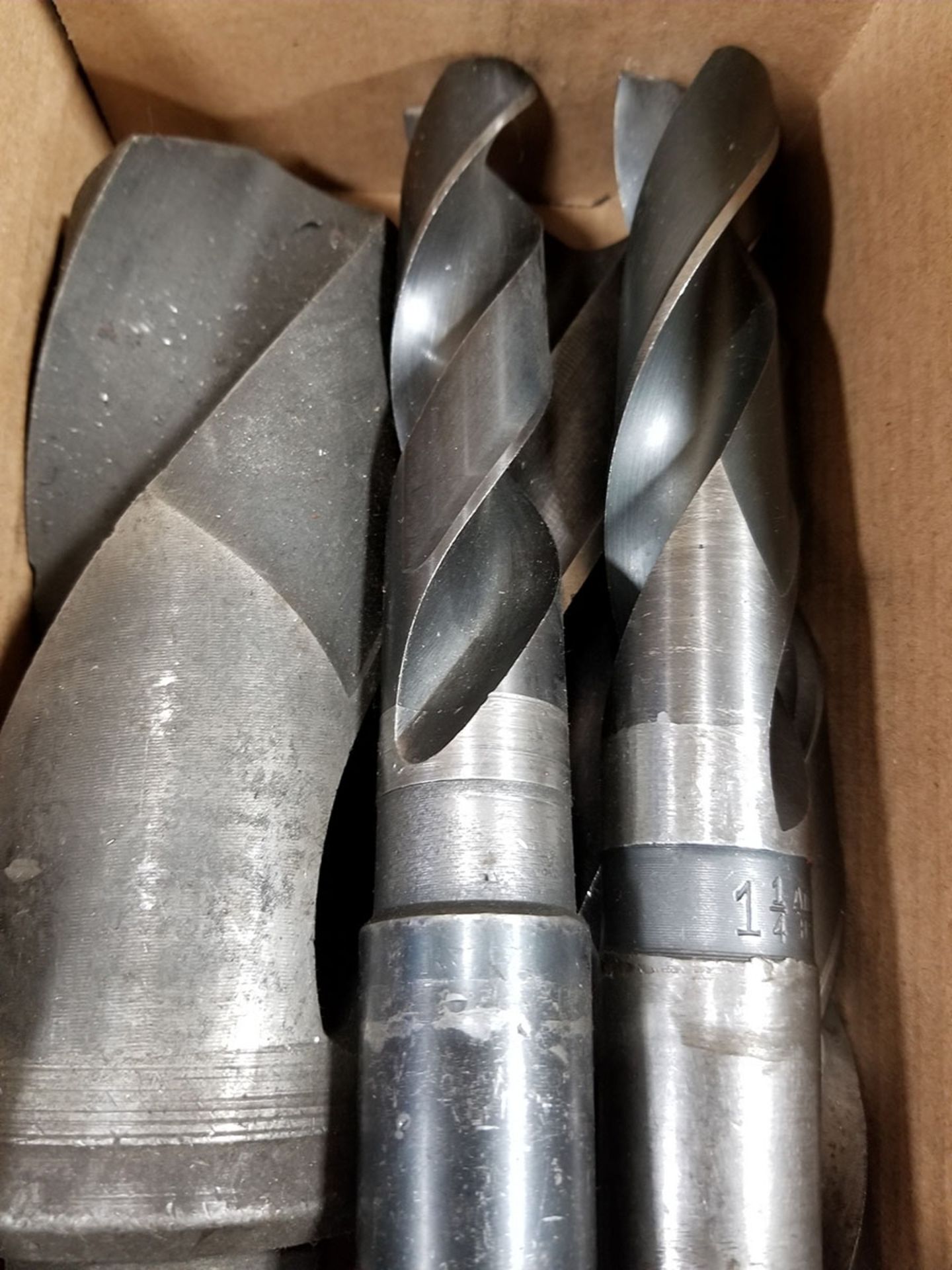 BOX OF LARGE TAPER SHANK DRILL BITS - Image 2 of 3