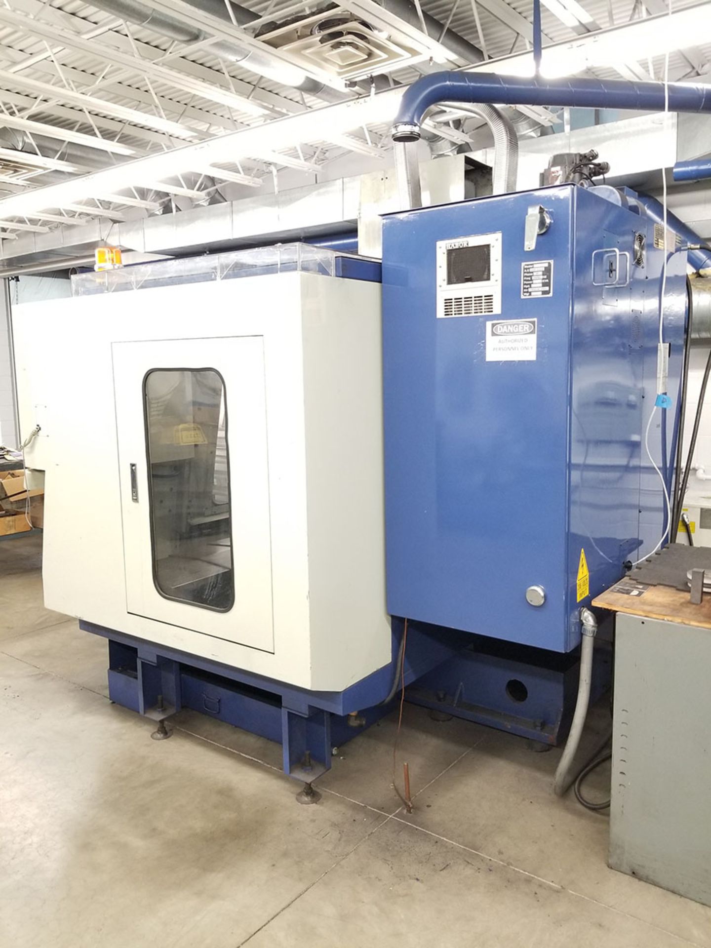 2000 VIPER CNC VERTICAL MACHINING CENTER, MODEL V950, MITSUBISHI KWS-980A DRO CONTROL WITH HS BUFFER - Image 6 of 19