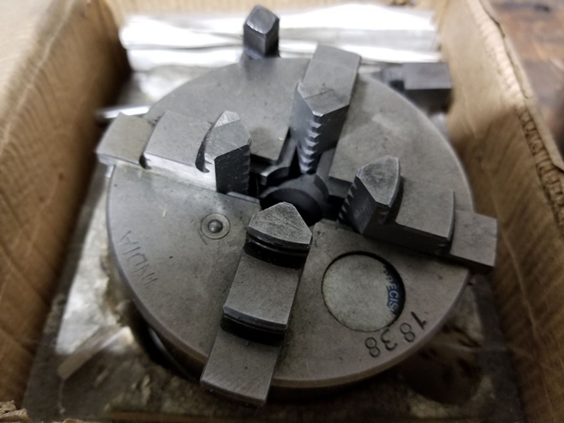 (1) 4'' 4 JAW CHUCK & (1) 4'' 3 JAW CHUCK - Image 4 of 6