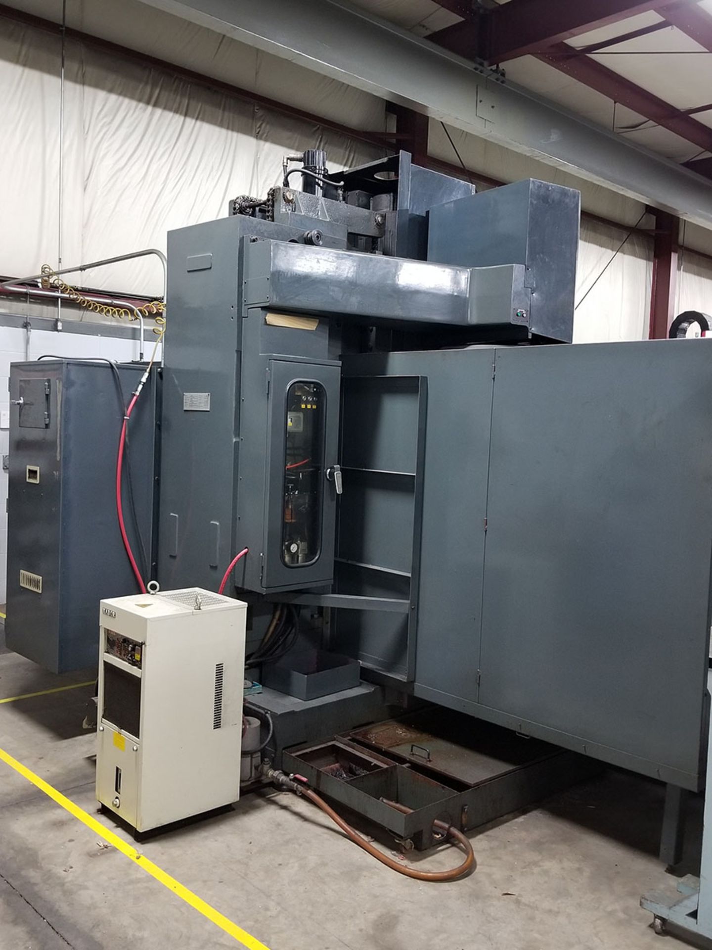 1991 SHARNOA VERTICAL MACHINING CENTER, MODEL SVC-52D, TIGER 5 DRO PROGRAMMABLE CONTROL, 20 POSITION - Image 4 of 15