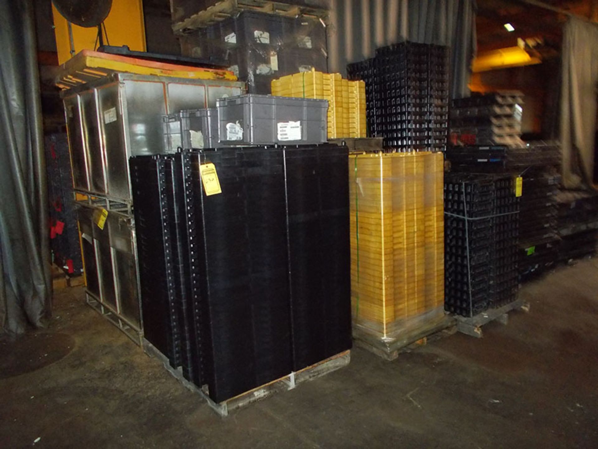 LOT OF PLASTIC PALLETS, TRAYS, TOTES & STEEL BASKETS - Image 2 of 2