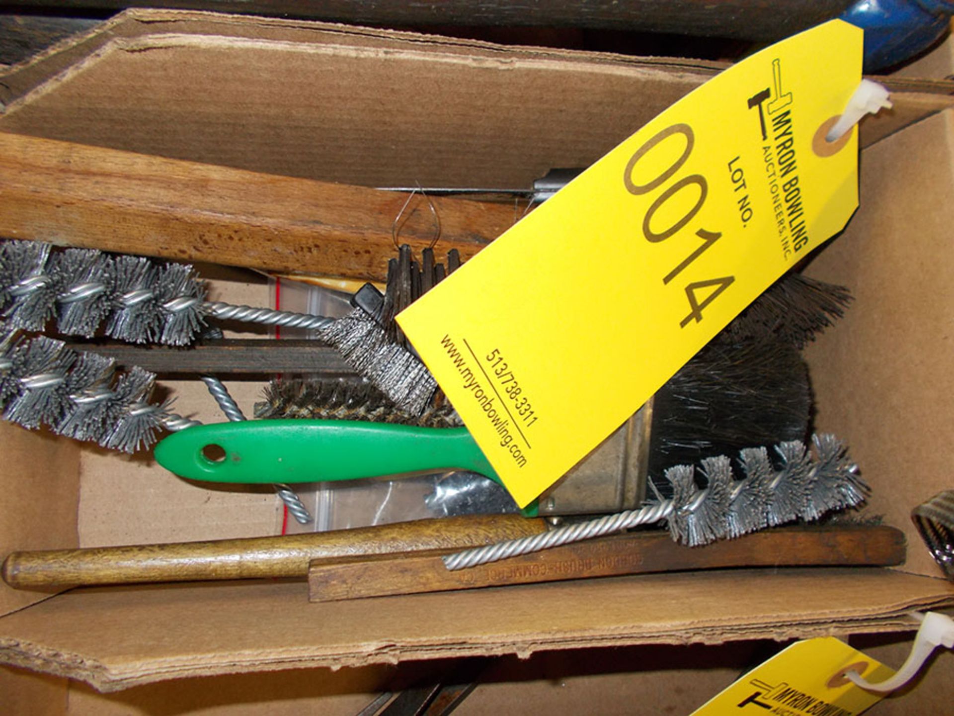 BOX OF WIRE BRUSHES