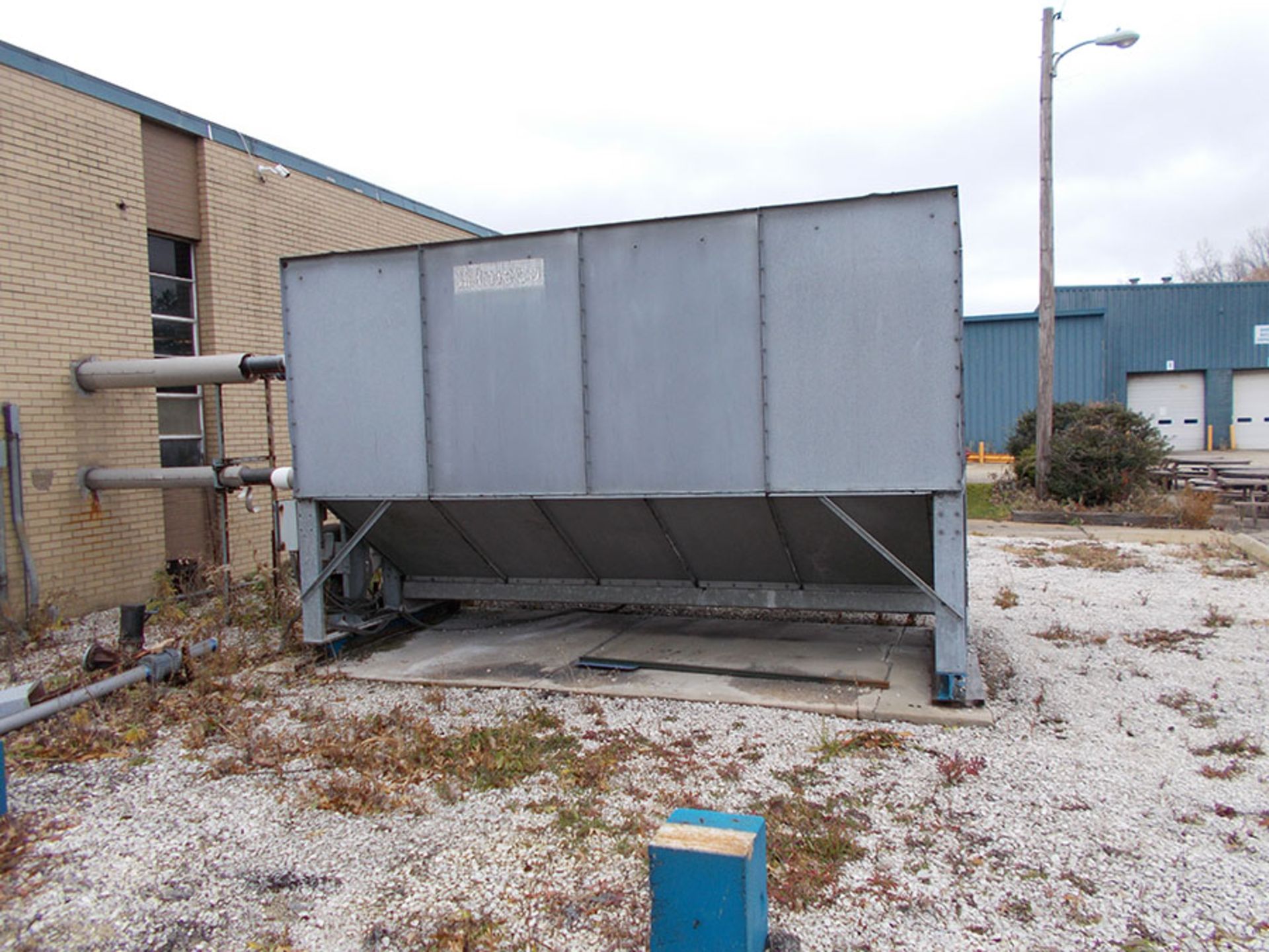 COOLING TOWER (OUTSIDE) PUMP SYSTEM & CONTROL PANEL - Image 4 of 5