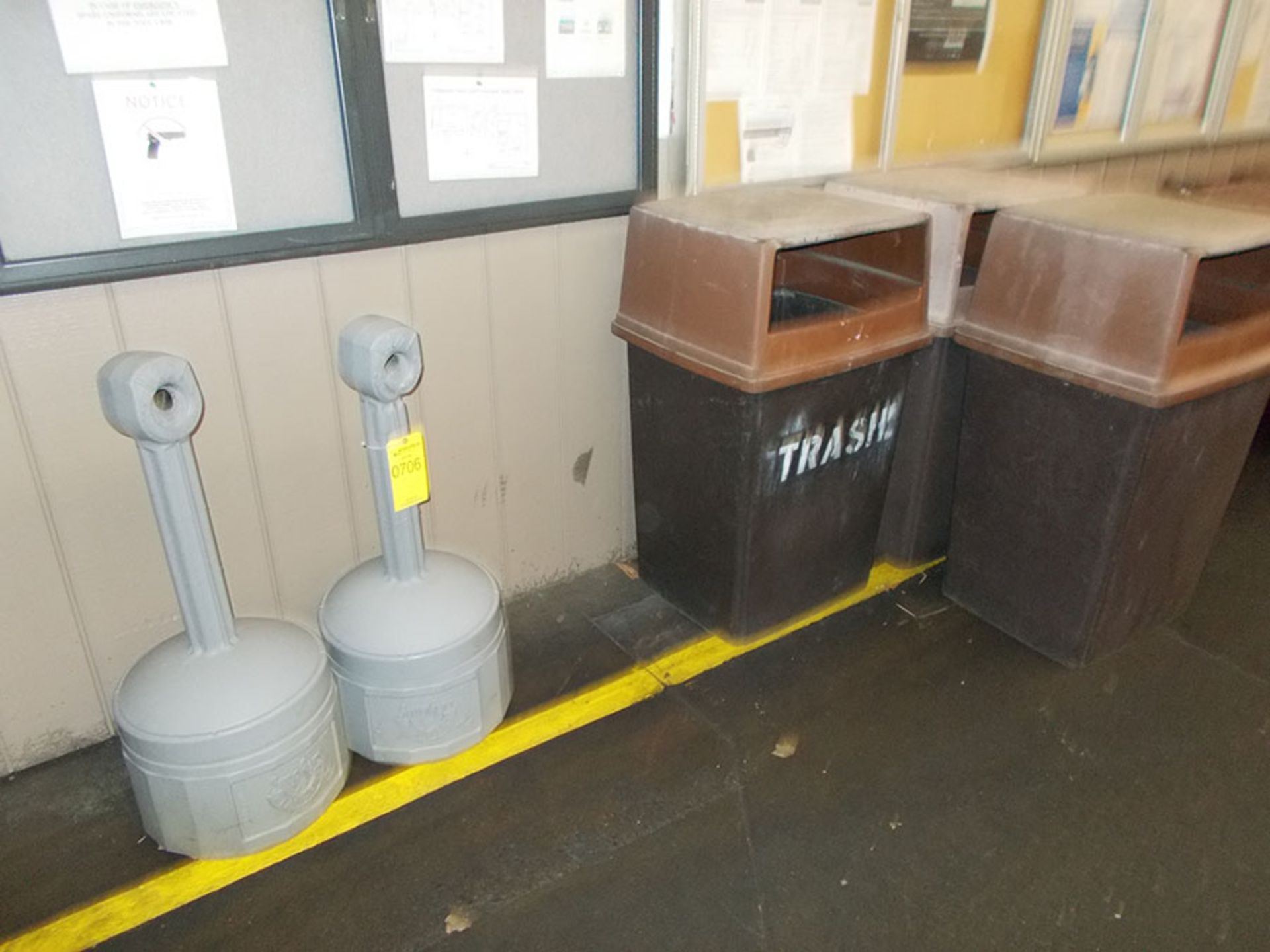 SMOKER STATIONS & TRASH CANS