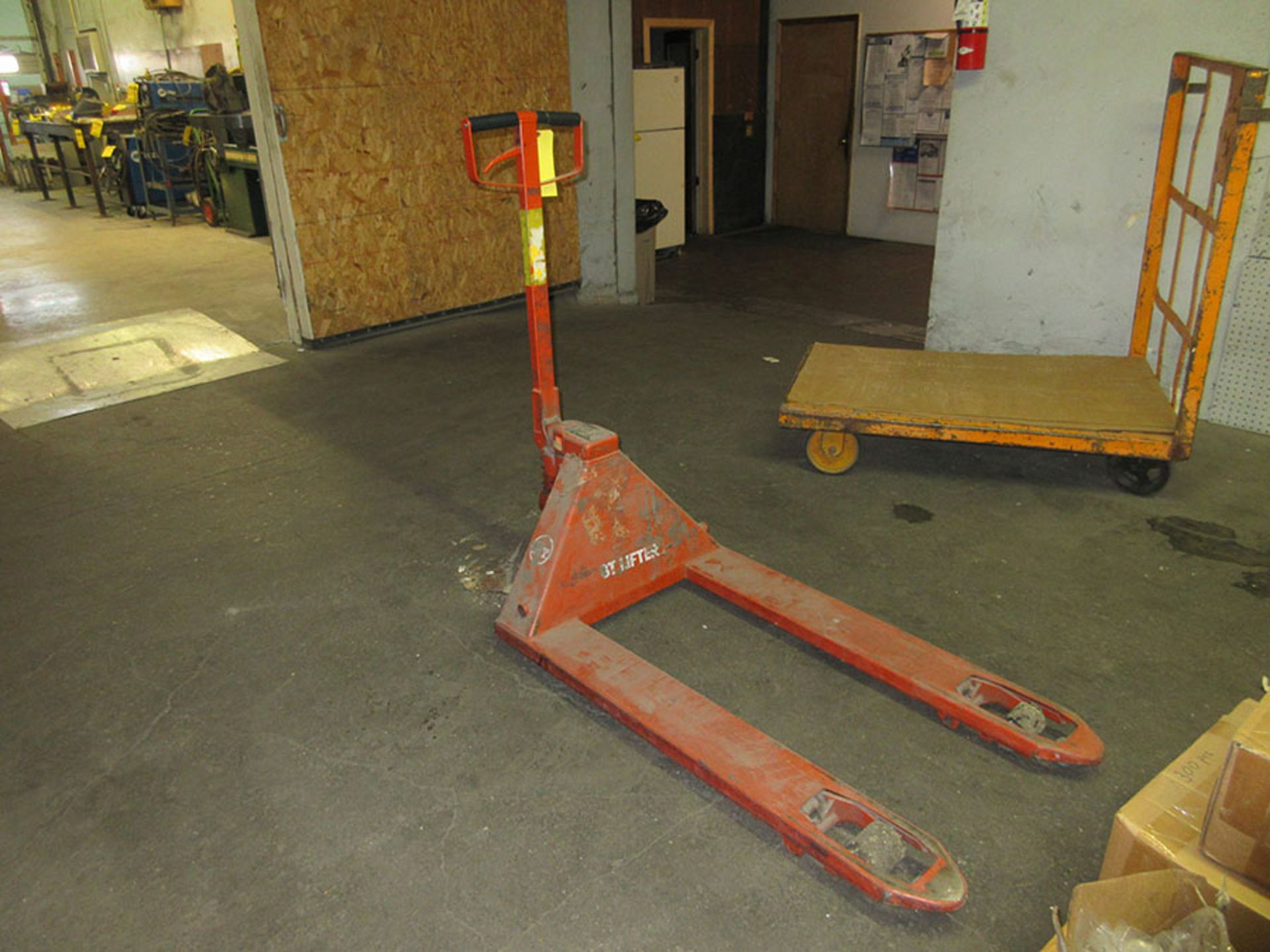 BT 4,500 LB. CAPACITY PALLET JACK