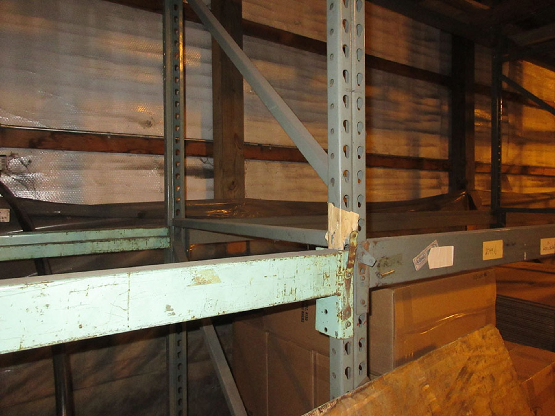 (5) SECTIONS OF TEARDROP TYPE 20 PALLET RACKING; (6) 12' UPRIGHTS, (16) 4'' X 96'' HORIZONTAL BEAMS, - Image 2 of 3