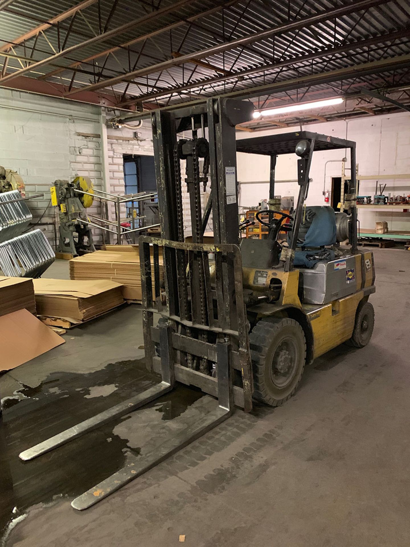 MITSUBISHI FG25 5,000 LB. CAPACITY FORKLIFT; 2-STAGE MAST, 48'' FORKS, PNEUMATIC TIRES, LP GAS, 8,