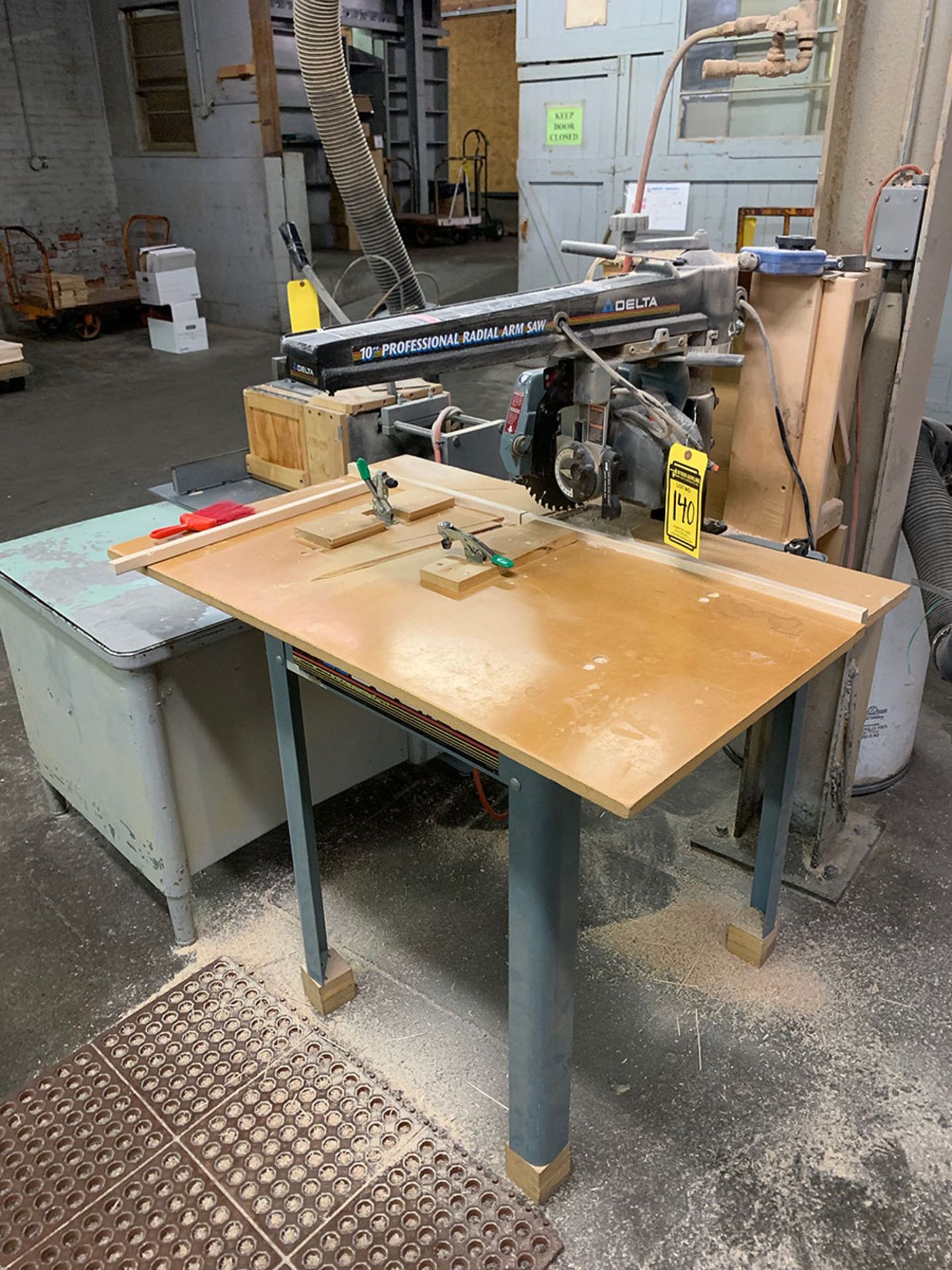 DELTA 10'' RADIAL ARM SAW