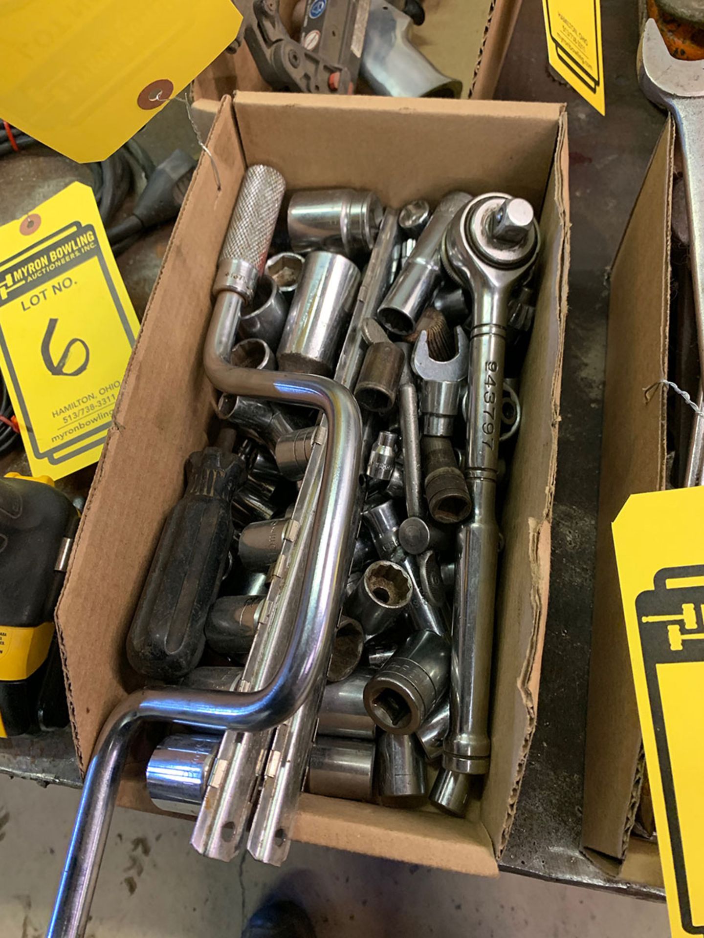 LOT OF ASSORTED SIZE SOCKETS