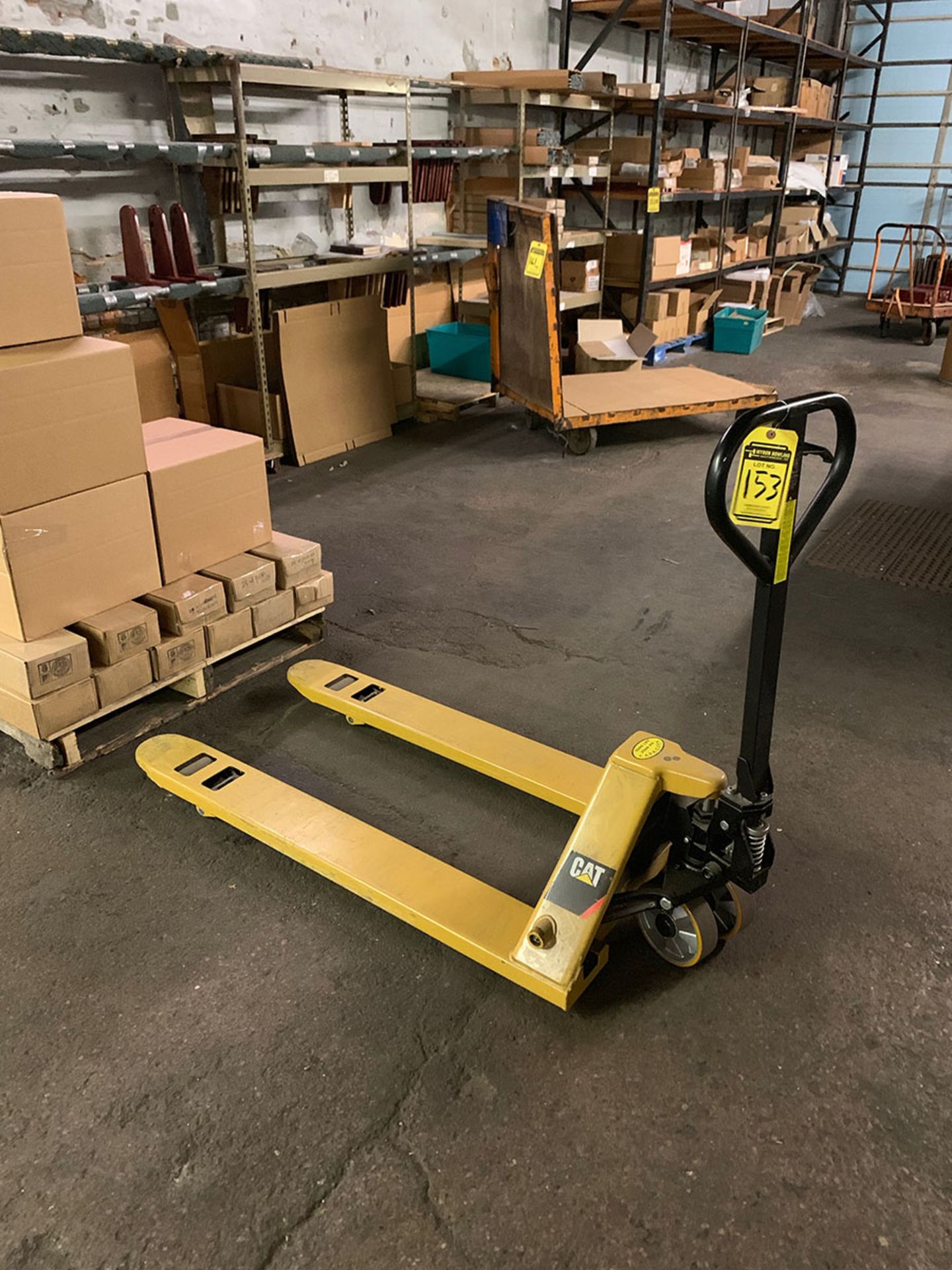 CAT 5,500 LB. CAPACITY PALLET JACK